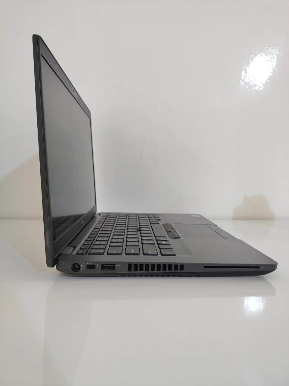 Dell latitude 5401
كوراي 7 جيل تاسع H القويه
ram 8 DDR4  قابل للزيادة
هارد 256 ssd
كارت شاشة داخلي 4 كيكا انتل
حجم شاشة 14 بدقة FHD
كيبورد عربي انكليزي ضوئي
السعر 340 الف

ضمان شهر استبدال في حال وجود اي عطل
تصوير لابتوب  فيديو قبل الارسال

بغداد الامين الثانية- او اربيل شارع سلطان مظفر

*********** واتساب 

ا
