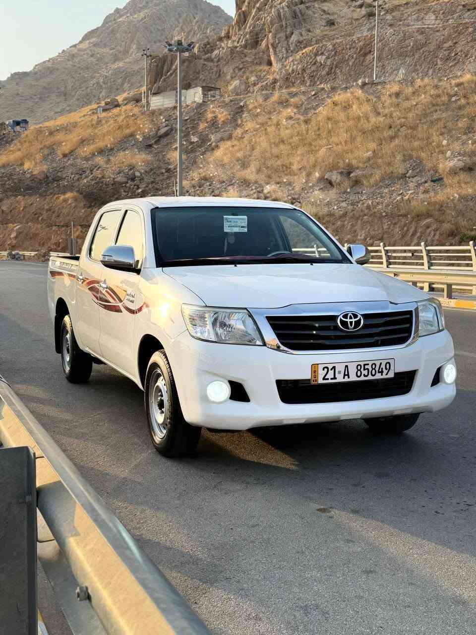 بەناوی خوای گەورە
مەرزیە مۆدێل 2013
سەیارەکە کلینە بێبۆیاغ دەعامیشی بۆیاغی نیە
115هەزار حەقیقی ڕۆشتوە سپێری دانەبەزیوە. 
هەمووگیانی بەشەرت برغوی بانەدراوە .
گێڕ مەکینە ئەکسل کلاج هەمووی بەشەرت نەکراوەتەوە
دووکەڵی نیە لەجگەی شەریکەی بەسقف وەماوە.
ڕەقەم سەنەوی هەزرە هەمووی نوێیە تاوەکوو2032 بەناو خۆم
سەیارەکە بیانوو بڕە لەجوانیوو خاوێنی ماڵی دۆستە..
بۆسعر پەیوەندی بکە لەگەڵ ڕێزم*********** وەتس اپی لەسەر
