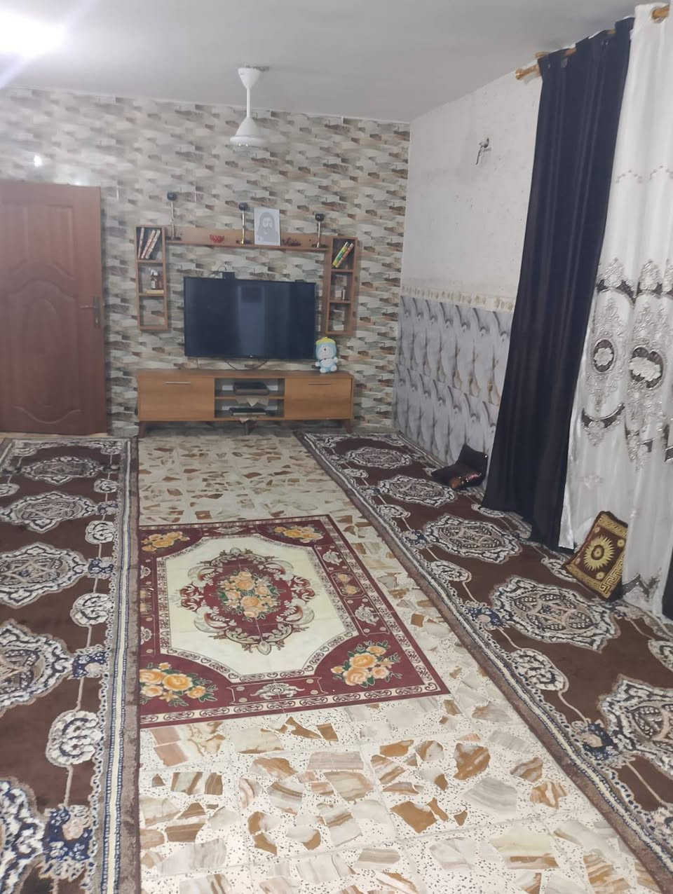 السلام عليكم ..بيت  150 ركن مطلوب قرض عقاري بناء متوسط عالي عن الشارع  طابق واحد ..باقي عالقرض 43 مليون ..اقساط 263 الف بالشهر السعر  80 مليون  وبي مجال شارع ابو سمير منطقة ال27 قرب افران البشير للأستفسار صاحب الدار ***********
