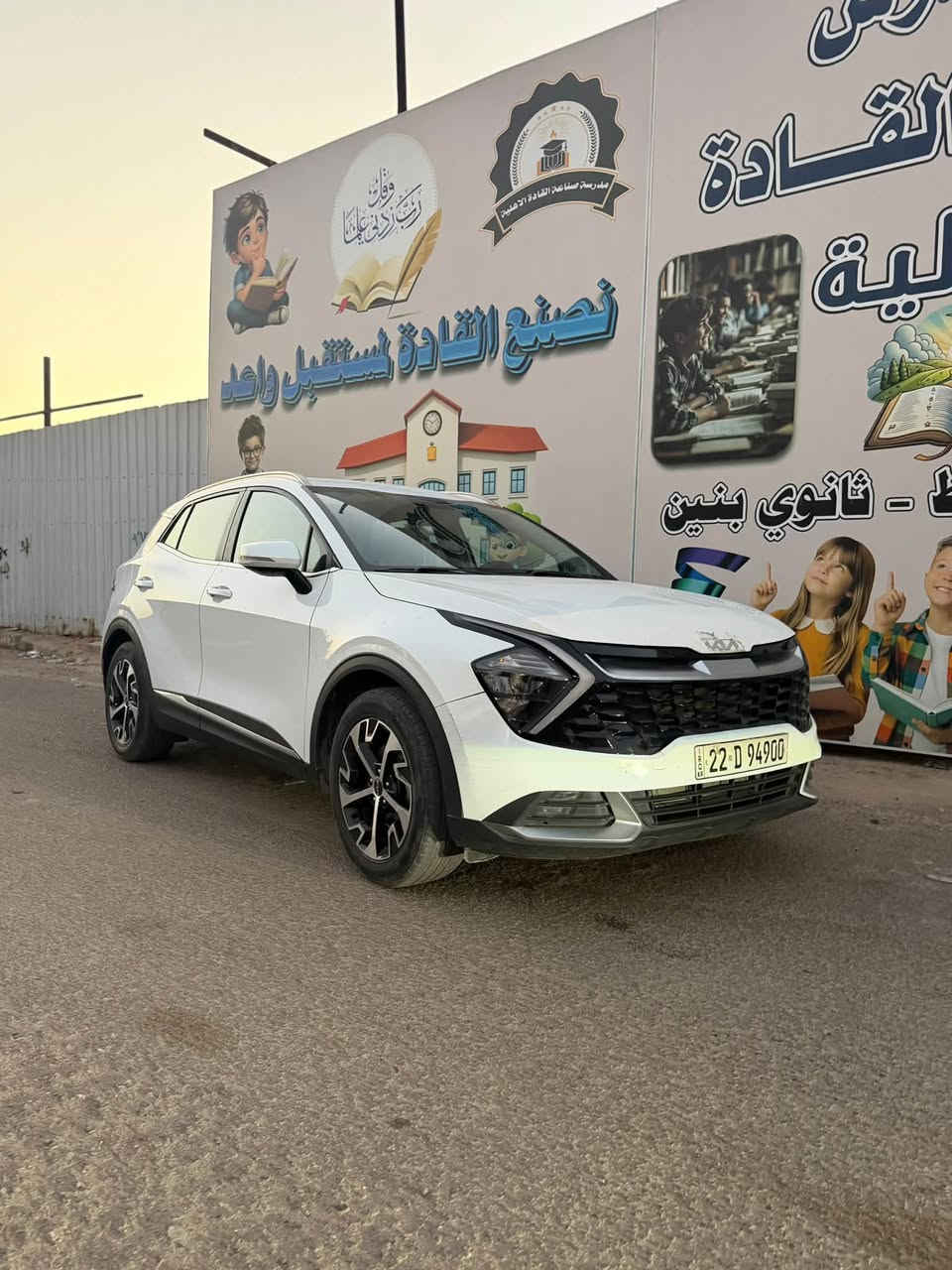السلام عليكم سبورتج خليجي موديل 2024 ماشيه 40 الف السياره بيه نص باب سايق صبغ وخشم البنيد بارد الباقي كفاله قفلهه 180 ورقه *********** متواجد واتساب ورصيد
