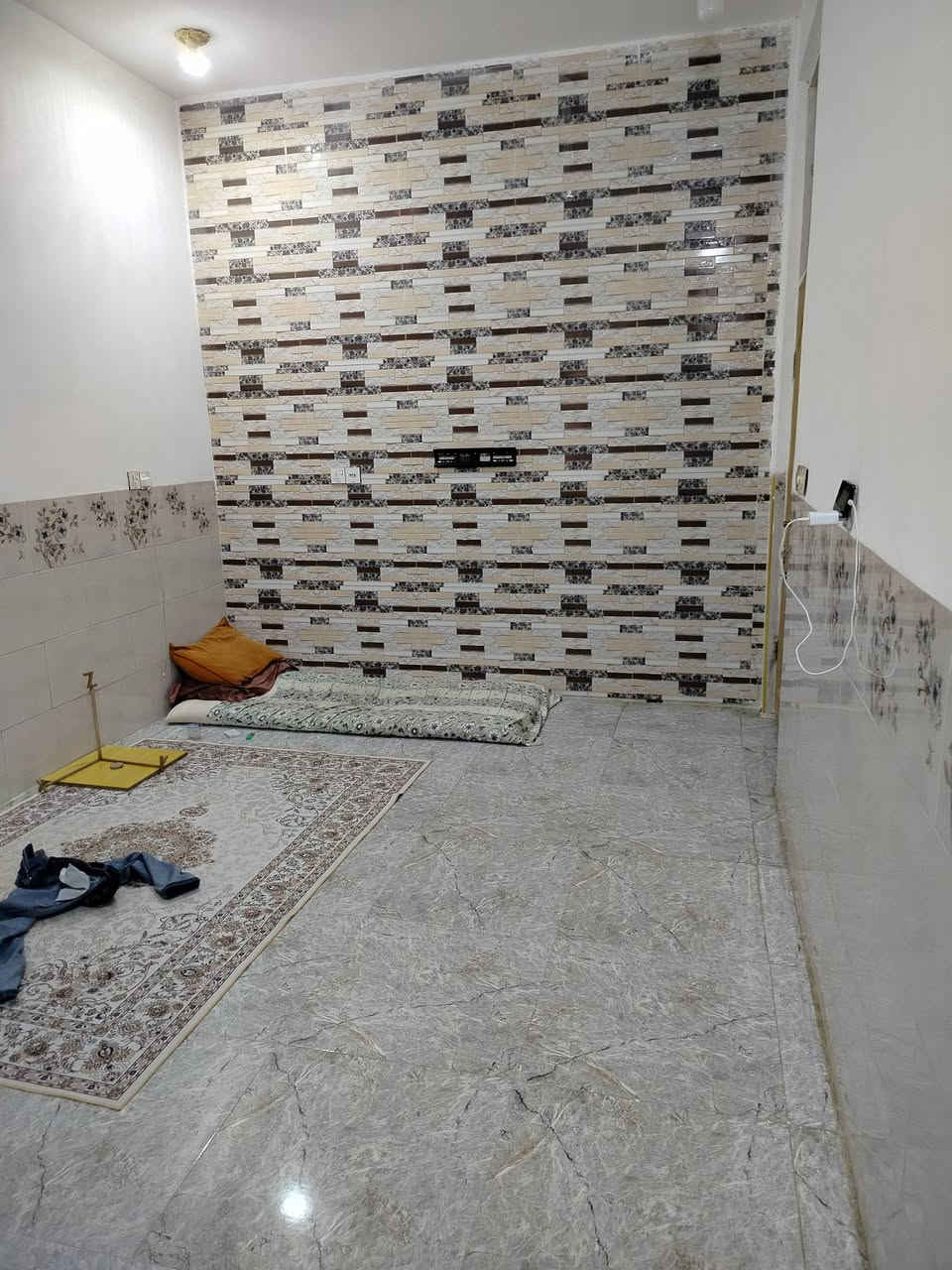 💎🔷دار سكن للبيع مساحه116م.  
🔷💎حي الحكيم  نزلت سكلة الوادي يبعد عن شارع 200م
،💎🔷بناء طابوك وسكف صب بناء حديث 2023
🔷🔷 يتكون من غرفه نوم وهول واستقبال ومطبخ
🔷💎 صحيات داخليه وخارجيه الطابق الثاني غرفه هيكل
💎🔷طابو زراعي 25 ومرقم من بلديه 
🔷💎😍 خدمات ماي ومجاري وجه البيت عشارع رئيسي 
💎🔷💸السعر 50وقابل لتفاوض     ويرهم مراوس 
الاستفسار ***********
