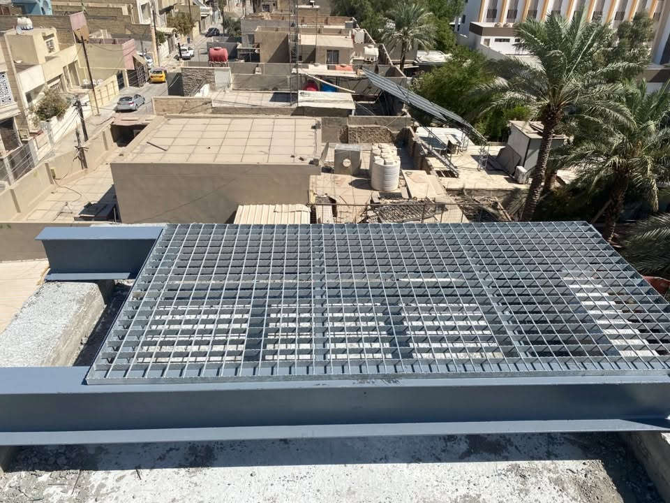 نموذج من اعمالنا في منطقة المواصلات درج بيتونة بارتفاع ٣ امتار مع رمبة شيلمان لخزانات المياه 
ابو حسن ***********
