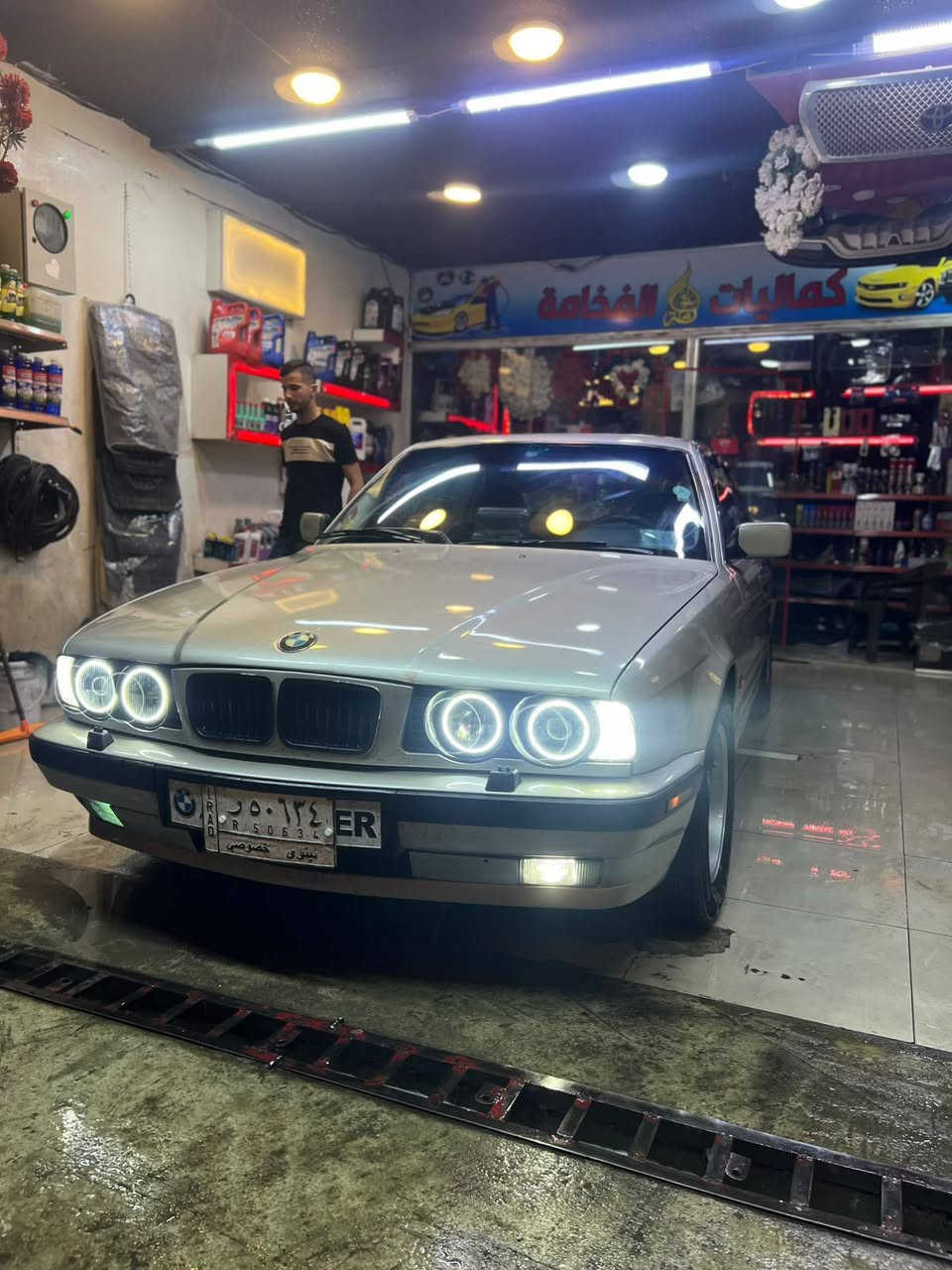سيارة للبيع bmw 525 موديل 1989 محرك بطه ضضرها جاملغ خلفي سايق صبغ عام جمالية رقمها نينوى سيارة كاعدة السعر 45 وبيها مجال غير (متواجد بالفيسبوك مكلف بالنشر) للتواصل *********** مكان السيارة موصل حي المهندسين موصل, نينوى
