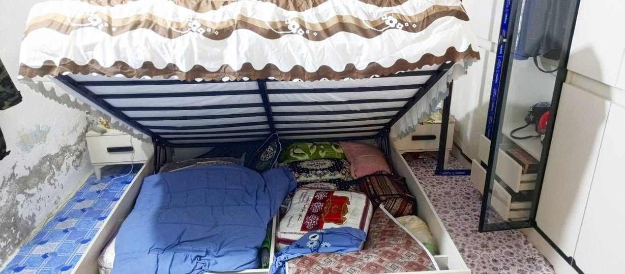 سلام عليكم غرفة تركية للبيع جديد نضافة100٪وساب فقط
***********
