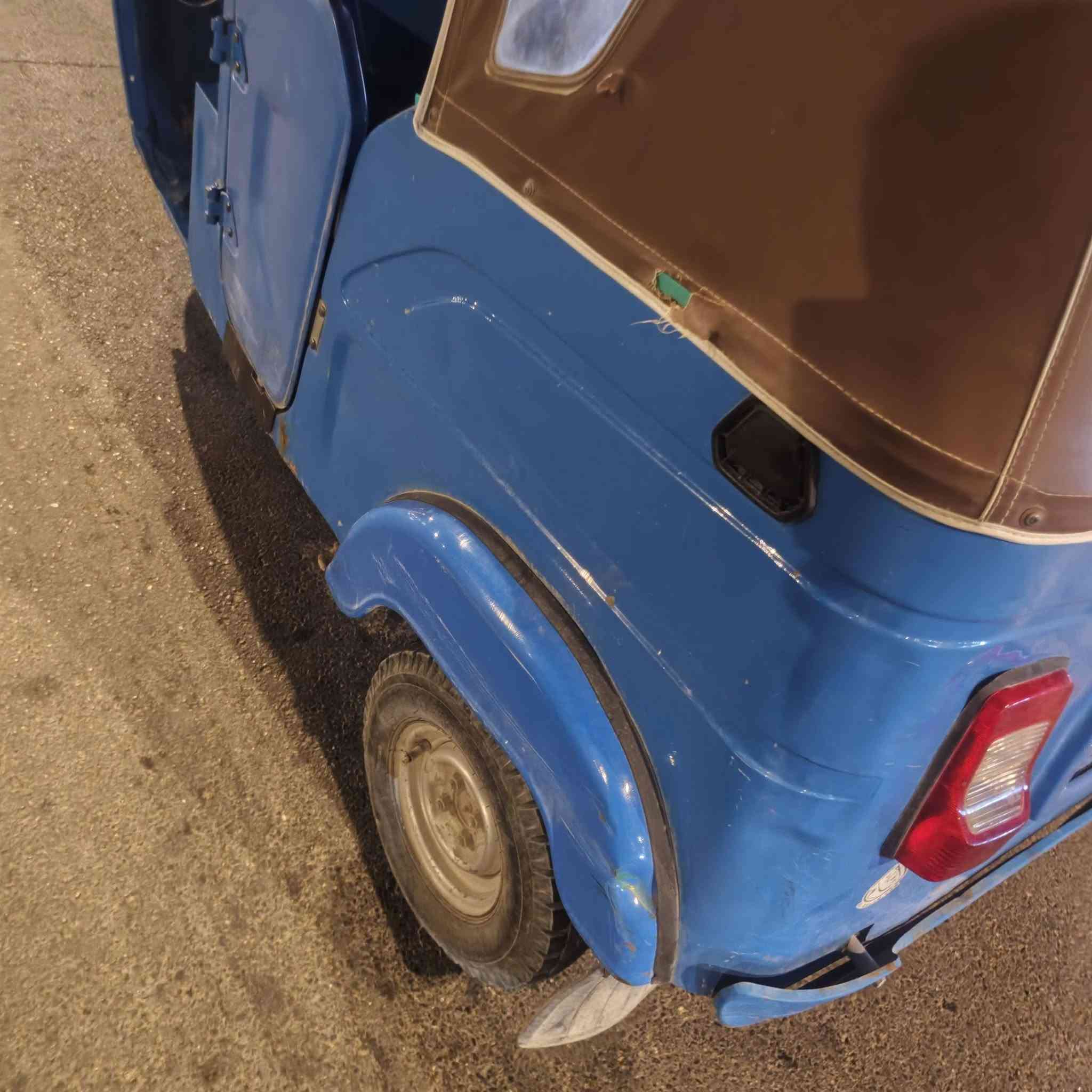 السلام عليكم تكتك موديل 22 رقم وسنويه انكليزي بيها صفحه راجعه وبيها طخات بسيطه المكينه مكفوله تكتك حلوه وجاهزه السعر قفل 7400 للاستفسار ***********

