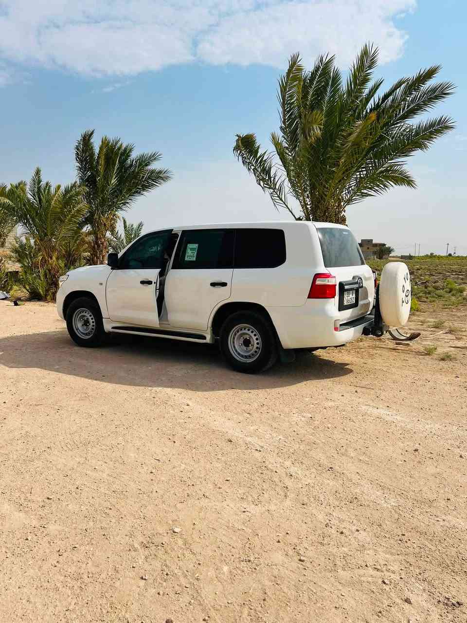 للبيع لاندكروز 2011  ستينيه اصل كفاله عامه  حته من الشخط. كير عادي محرك 6Vشاصي كلها كفاله رقم بسمي ديالى.  إنكليزي  الاستفسار ع رقم صاحب السياره.  مكان السياره السماوه ***********
