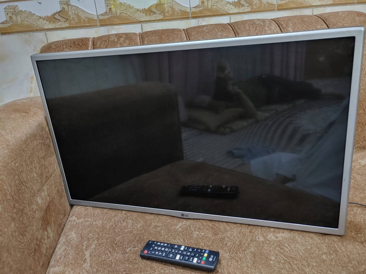 شاشه 32  LG كوري اصلي سمارت انترنيت بنظام LG Wabos 
تطبيقات كوكل ويتيوب نتفلكس شاهد وغيرها من التطبيقات مع امكانية التنزيل من برنامج ابس داخل الشاشه  
الشاشه نظافه عاليه وكفاله تعمل بمجهز طاقه باور سبلاي 12 فولت خارجي وهذا يعطيها تمييز بان اعطال الكهرباء تكون خارج الشاشه 
المكان البصره   
للتواصل  ***********    وات ساب او اتصال   
يوجد توصيل داخل البصره 
السعر  165 الف
