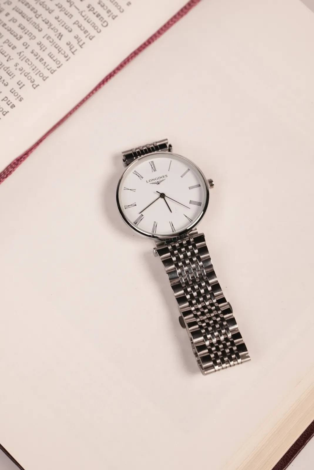 ساعه LONGINES رجالي

اللون: فضي × أزرق
تصميم الميناء: Sunray Blue
أرقام رومانية
هيكل دائري نحيف
سوار معدني Stainless Steel

السعر: 15,000 د.ع

التوصيل: 5,000 د.ع
تفضلوا خاص او اتصلوا على رقم الهاتف ***********

