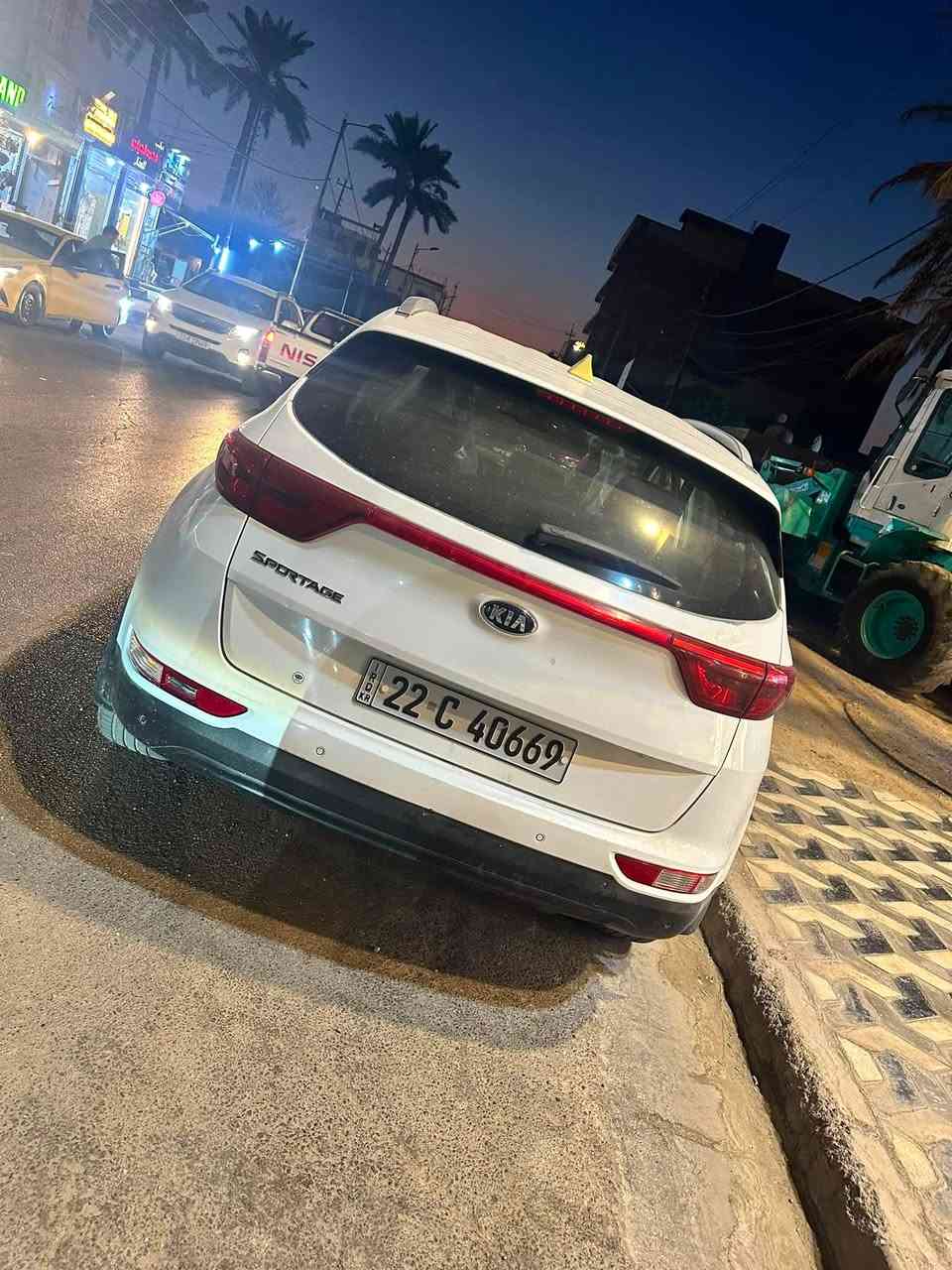 السلام عليكم
كيا سبورتج موديل ١٧ خليجي نص فول سويج وليس بصمة رقم اربيل منظومة تبريد كاملة جديدة في بداية الصيف سويتها وبيها رصعات ودعامية مصبوغة السعر ١٦٣ وبيها مجال بسيط مكاني بغداد حي الجامعة او العزالية

***********
