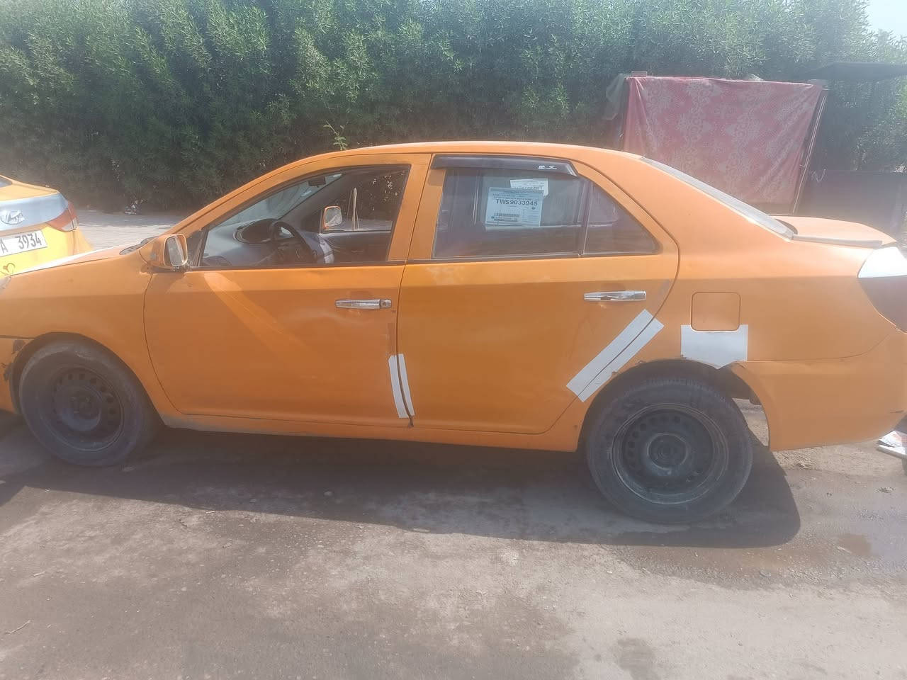 جيلي ام كي رقم بغداد هيئة وغرامات 3 ورقات راعيهه بجبلة  عليهه السيارة رايدها ب 7 قفل تفصيخ كير ومكينة يشكن الكاع كهربائيات كاملة السيارة كلشي مابيهه تمشي تصليحهه يكلف 300 بس الجنطة تنسحبب وتتسمكر مكاني محاويل ***********

نص مكتوب في الصور:
- العوض على الله