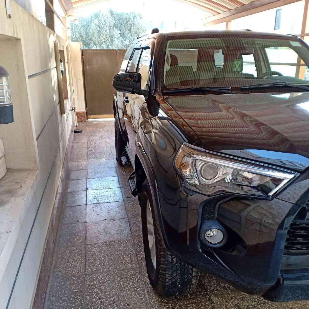 تويوتا فور رنر وارد امريكي  مواصفات S 5 لون اسود موديل 24 تو ويل مرقم بغداد حادث امامي مبدل بنيد فقط ايرباك ستيرن و بردة طاك وراجع سستم السعر 260 وبيه مجال للشراي للاتصال *********** بغداد, العراق
