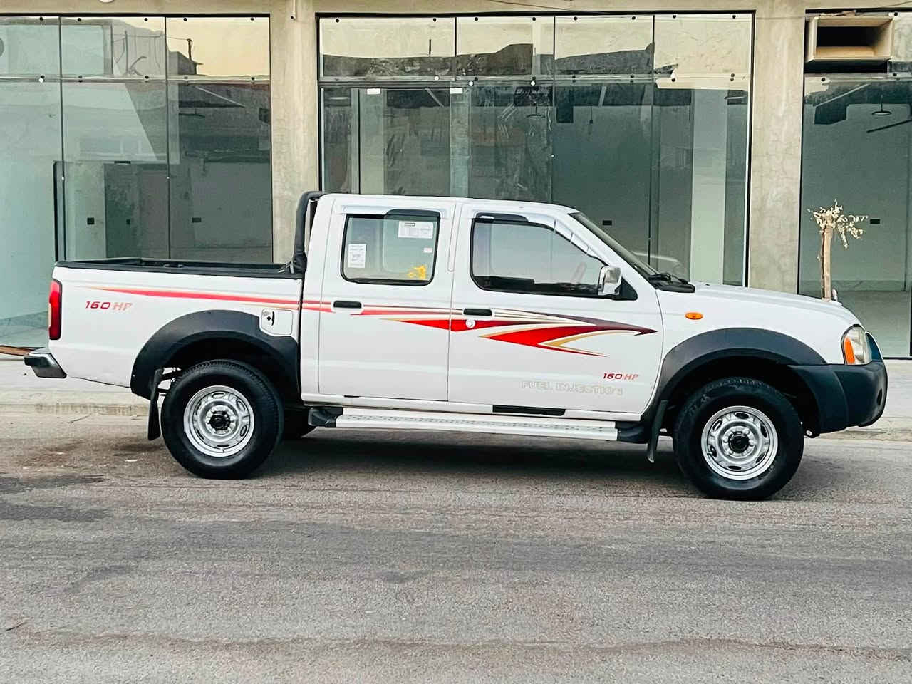 نيسان  2006 دوبةي  ساغ ساغ نةبراوة  سةيارةكة  ناوسورة بةخ  جام كارةبا  دةبل گيچة قوفل مةركةزي بي دةعمو ليدران گيرو مةكينةو اكسلي بةشةرت تاقم بيش لوك  كودي  اسايشي بوكراوة سةيارةكة مالي دوستة
سعري     72 وةرةقة
ژم    ***********
كورةك    ***********  چم چمال
