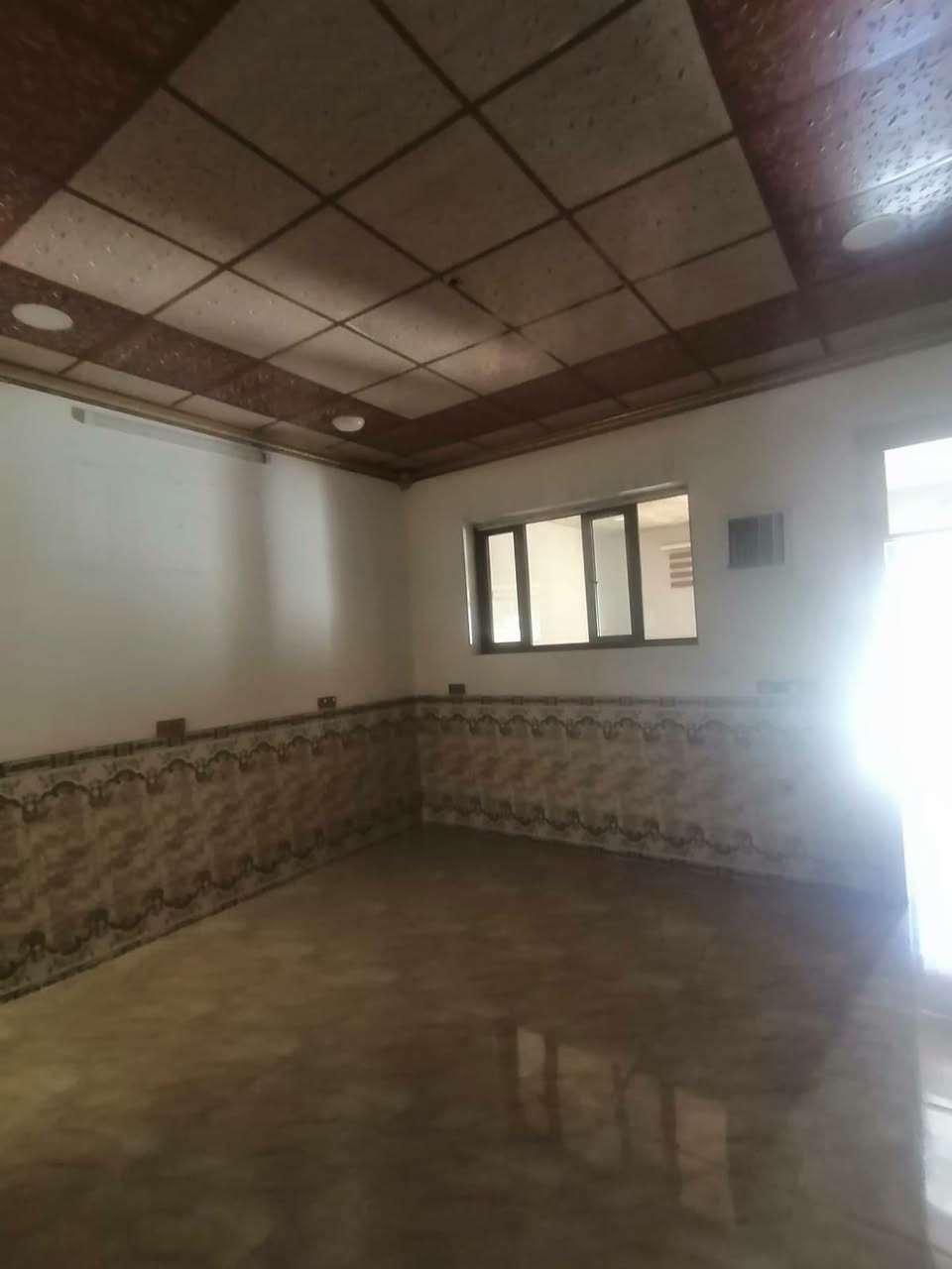 للإيجار
دار للايجار مساحه ١٠٠م طابق ونص مستقل
الإيجار المطلوب ٣٥٠
ماء كهرباء على صاحب البيت
مطلوب عائله صغيره 
بيت جديد
موقع الدار
كركوك حي الحسابات خلف حلويات بتام
يحتوي على استقبال مطبخ وهول مشترك غرفة نوم صحيات داخليه وخارجيه كراج درج خارجي
طالثاني غرفة نوم
الاستفسار مكتب السيد البياتي للعقار
مبايل (*********** او ***********)
عنوان المكتب
كركوك القادسيه الثانيه
 شارع المرور القديم
مقابل ثانوية المستقبل الاهليه
 مجاور صيدلية مركز الدواء
نستقبل كافة العروض وعرضها في كركوك الطابو الزراعي التجاري السكني
