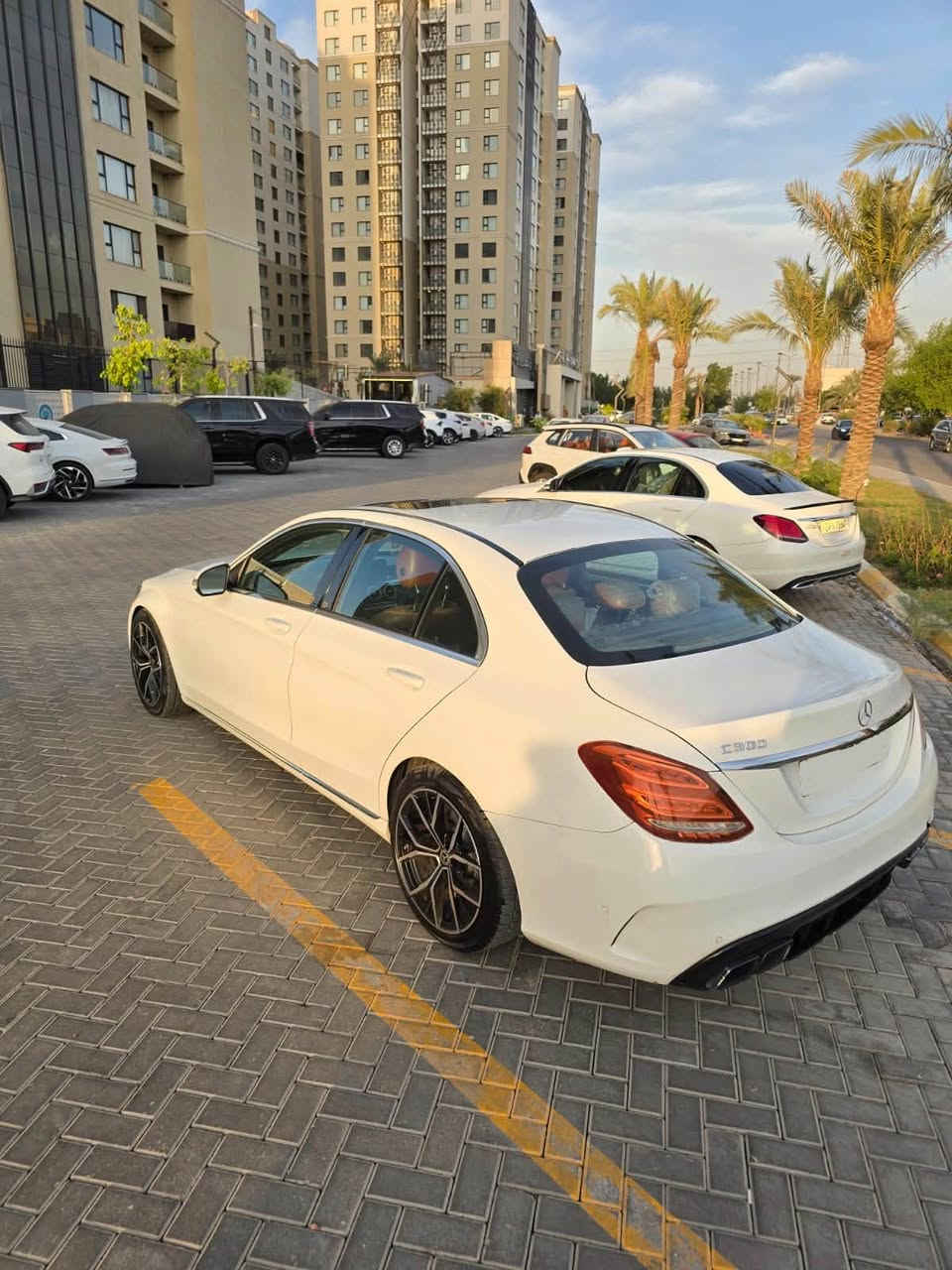 السلام عليكم 
للبيع c300 2018 وارد امريكي 
المواصفات تقريبا فول عدا الدبل ماوس 
حادثها الصندوق والجاملغات الخلفيه الباقي مكفول 
الحوض بي تصليح فقط بدون كص او صبغ  وصور الحادث مرفقه بالمنشور  ورقم الشاصي 
محرك السياره مجفت كامل جديد درجه اولى وبعده تحت الضمان يم شركه برابوس ومسويلها ادامه كامله 
امبدله دعاميه AMG  ووياله وتايرات جدد مال الشكل 
الجديد الداخل البلاد جلد اسود ومغير بدبي للاحمر 
رقم اربيل باسمي الهزه منتهيه  تحويل فقط 
السعر 18000$ وبيها مجال جدا بسيط 
مكانها بغداد حي الجهاد
***********

نص مكتوب في الصور:
- Mercedes-Benz C 300 2018 White 2.0L 4 vin: 55SWF4JB0JU253935 Final bid: $14800