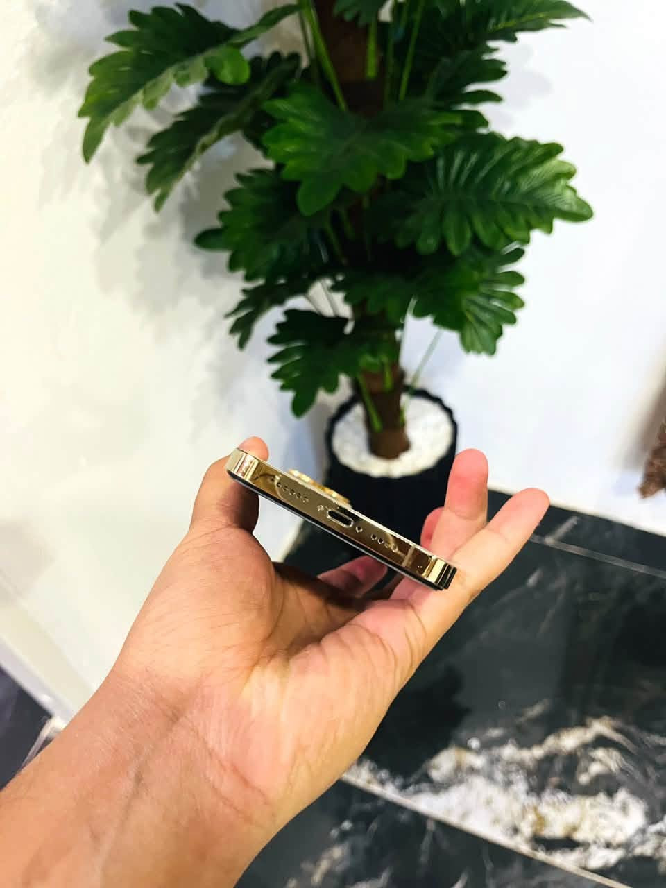 13 برو ماكس 😳
لون مميز ذهبي جلخ وحد مبي ضمان سبوع 
ذاكر128
بطاريه 100
Zaدبل سيم
مستبدل شاشه وبطاريه اصلي فيس ايدي شغل 
جهاز كله شغل بدون اي عطل كامره فول😍 
سعرو ٤٨٠ وبي مجال كلش بسيط رقمي ***********
تواصل فقط واتساب

نص مكتوب في الصور:
- 9:16 LTE
- حول
- الاسم
- iPhone
- إصدار iOS
- 26.6.1
- اسم الطراز
- iPhone 13 Pro Max
- رقم الطراز
- MLH63ZA/A
- الرقم التسلسلي
- XPXWHVY77M
- انتهت صلاحية التغطية
- سجل تاريخ القطع والخدمة
- الأغاني
- الفيديوهات
- ٣٠٢
- الصور
- ٨٧٦
- التطبيقات
- السعة
- ٤١٢,٨ غيغابايت
- متوفرة
- ٥٠,٤ غيغابايت
