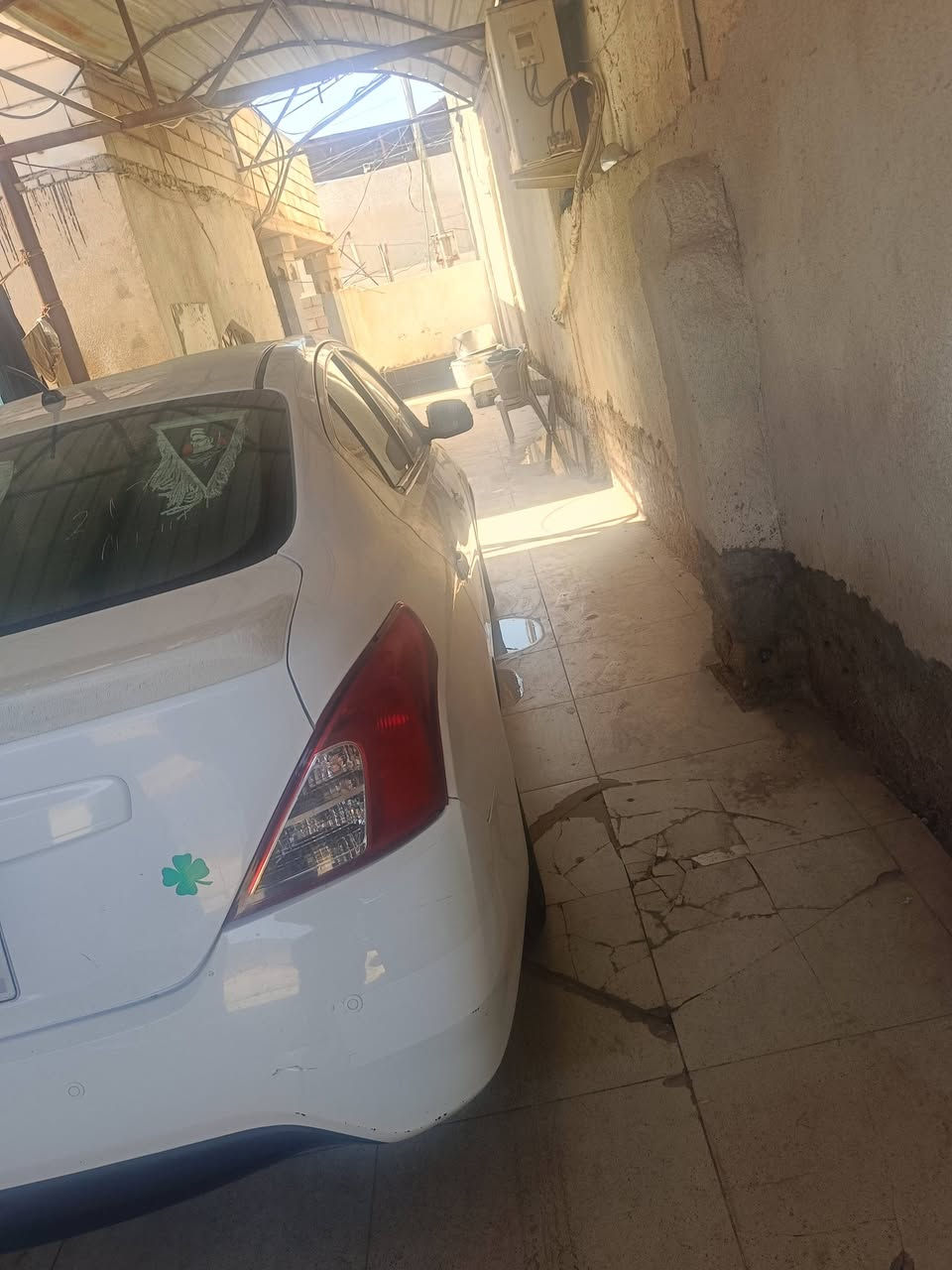 السلام عليكم 
نيسان سني هندي بليتة زركة للبيع رقم اربيل ساقطة سنوية 
مديل 20 كفالة سيارة تجي وشوف وتفحص بيهة تكحيلات بسيطة وطخة بدوسة ما مأثرة على شي 
***********
سعل 89 بيهة مجال حك جية
