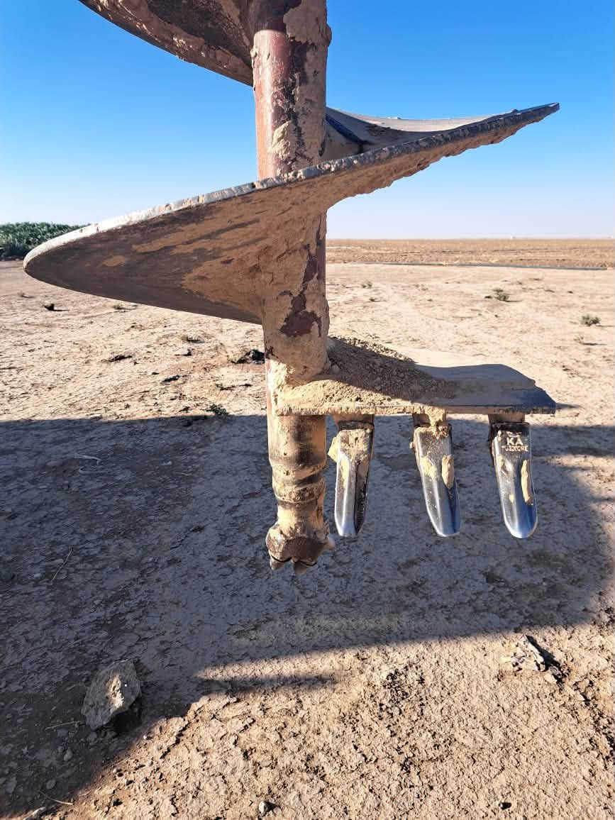 برينة للبيع مأطور هيتاشي ٨٦مع براين عدد اثنين***********
