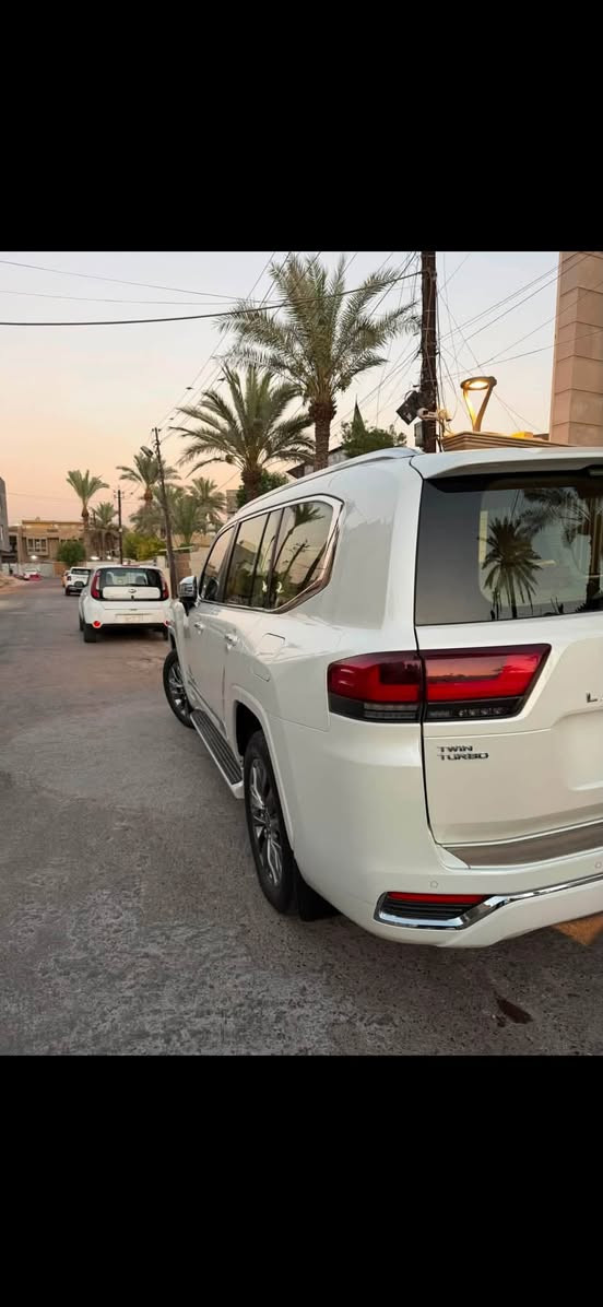 لاندكروز توين تيربو 2023 للبيع او مراوس بجمسي الفيشن 2025_2026.  VX_TWIN_TURBO_SAS
ماشي 57 الف حقيقي 

مواصفات دبل كشن كهرباء

جلد اصلي 

صندوك كهرباء

حساسات امامي خلفي

رادار امامي خلفي 

مري شفط

واصفات الاندكروز معروفه سياره جديده وكفاله عامه

***********      البلديات شارع المصرف
