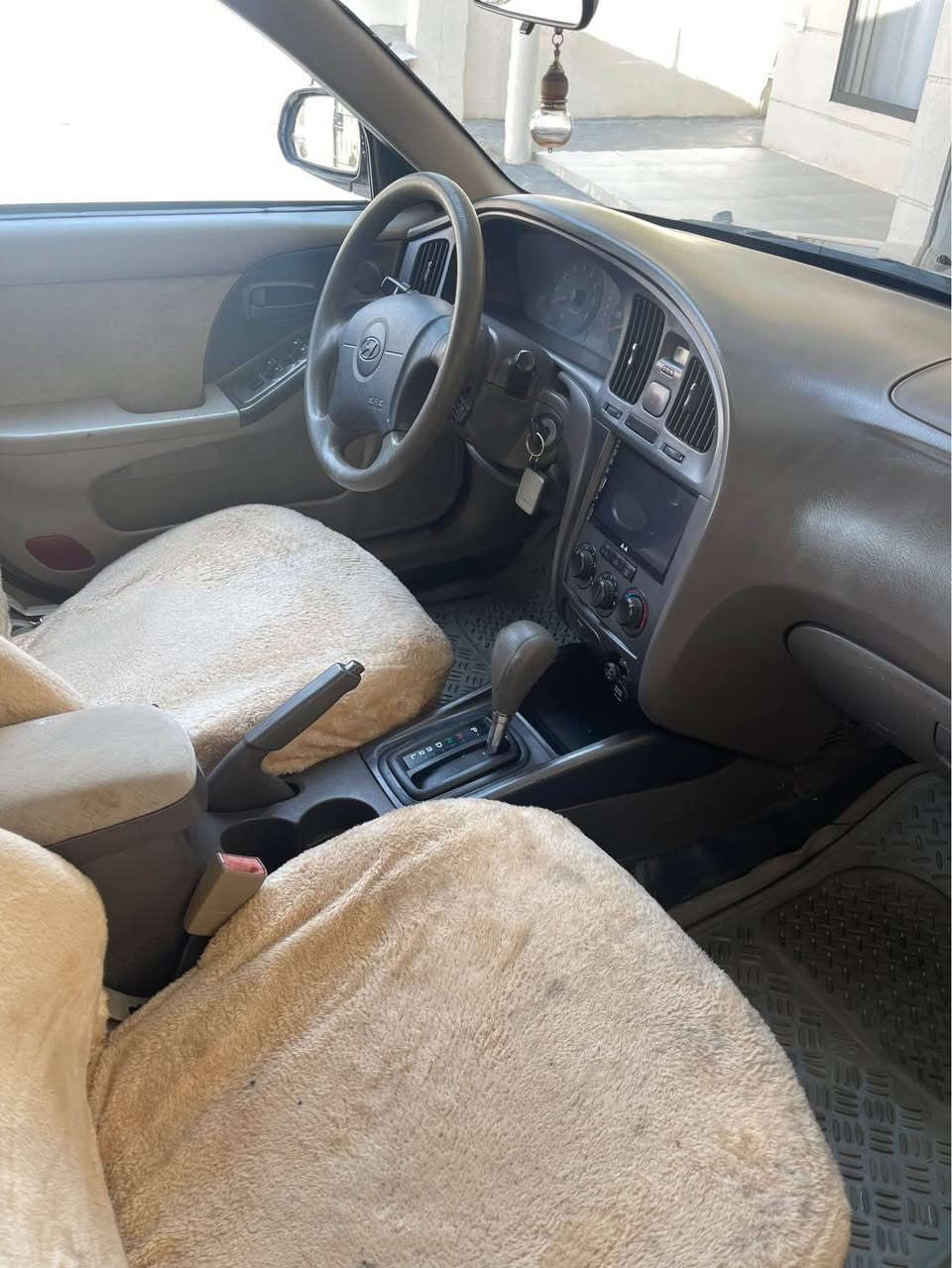هۆندا النترا 
مۆديل2005
گێر تۆماتیک
چوار جام کارەبای
ناوو زەرد
فوول مواصفات
ئاڕم و تحویل ئەصلی
ئاڕمی پلاستیکی هەولێر
بەشەرتی ئەوەلیات وغرامە
دەعم و لێدراوی بەشەرت
لەسەر ساقی حیزام بۆیاخە بە بئ هیچ زەربەیەک
گێرومەکینەوتەبریدو تەقەو ڕەقەو هەمووی بەشەرت
سەیارەکە زۆر تازەو لۆکە هەموو گیانی لەسەر شەریکەیە
سیعری
65گەلاو معامەلە
شوێن
سەیدصادق
***********
واتصاپ و ڤایبر حلبجة, السليمانية
