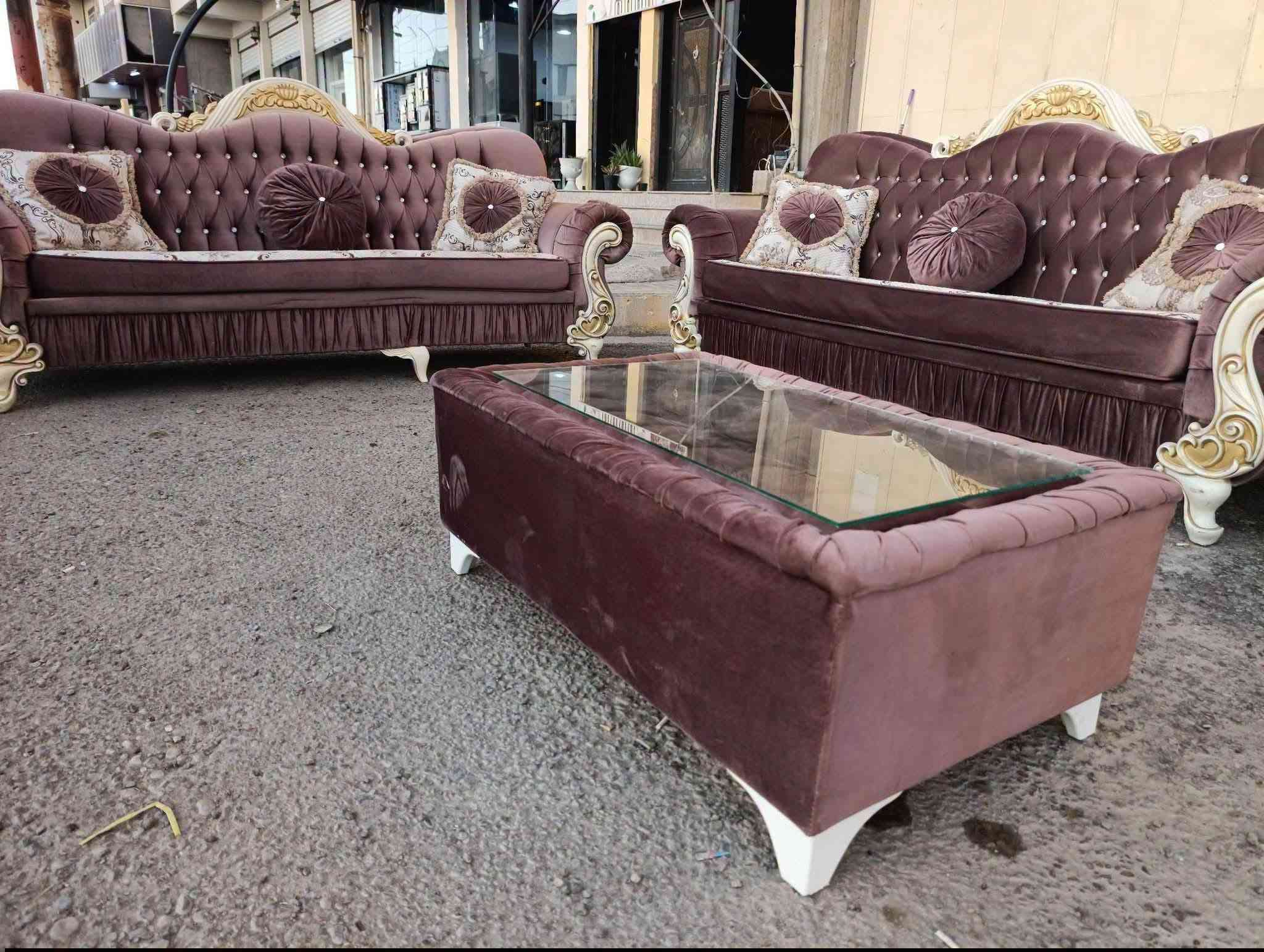 معرض أبو فواز للأثاث المنزلي
تخم تركي درجة اولى ثقيل نظافة 100٪100 5قطع 10مقعد 
عنوان تكريت شارع الزهور مقابيل كليه التربيه للبنات 👉👉 
للاستفسار. ***********

نص مكتوب في الصور:
- *********** - *********** ***********