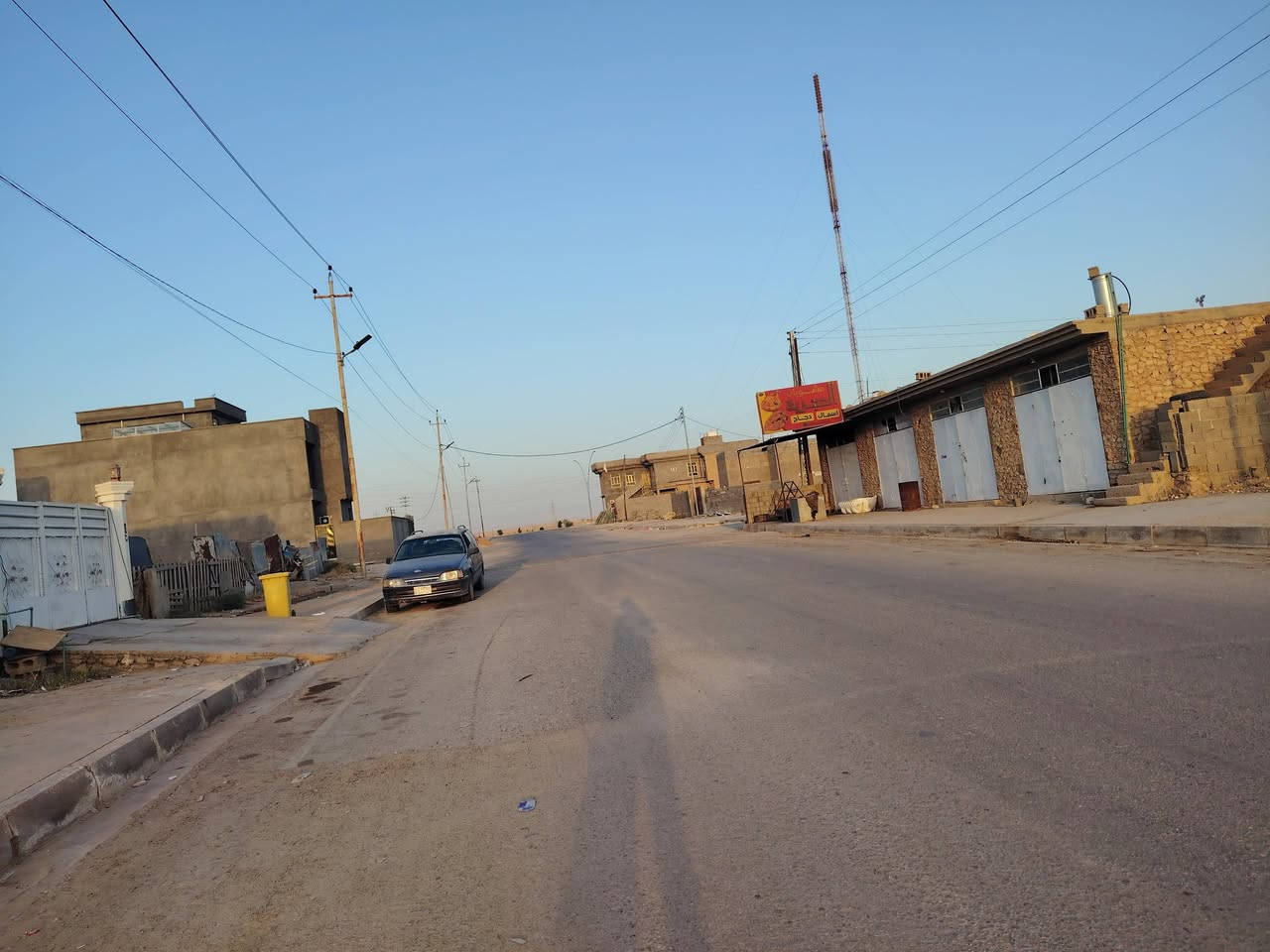 السلام عليكم
يوجد تجعيب للبيع
فى حديثه حي العسكري
قرب محل العزاوي
على شارع تبليط
يتكون اتجعيب من /ديوان /هول /مطبخ /
غرافتين نوم /صحيات داخليه
مساحه 250متر
لسعر خاص
للاستفسار على رقم ***********
