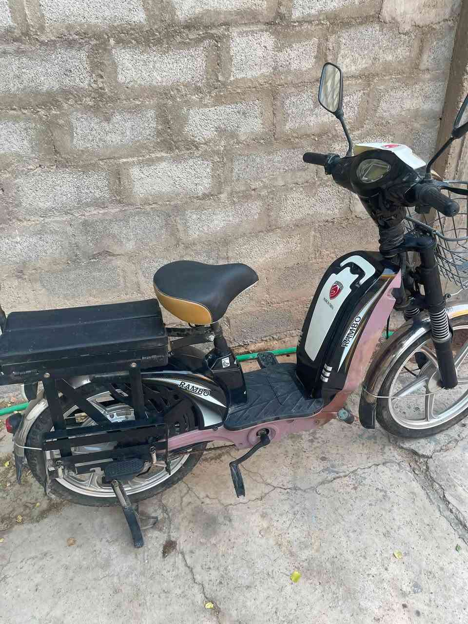 ب٥٠٠ شرط بعدهة جديدة خمس بطاريات جدد شادهن شهر الرابع اشتريتهة ب٧٥٠ الف الله شاهد تلفوني *********** بي واتس للي يحب يستفسر مكاني بغداد
