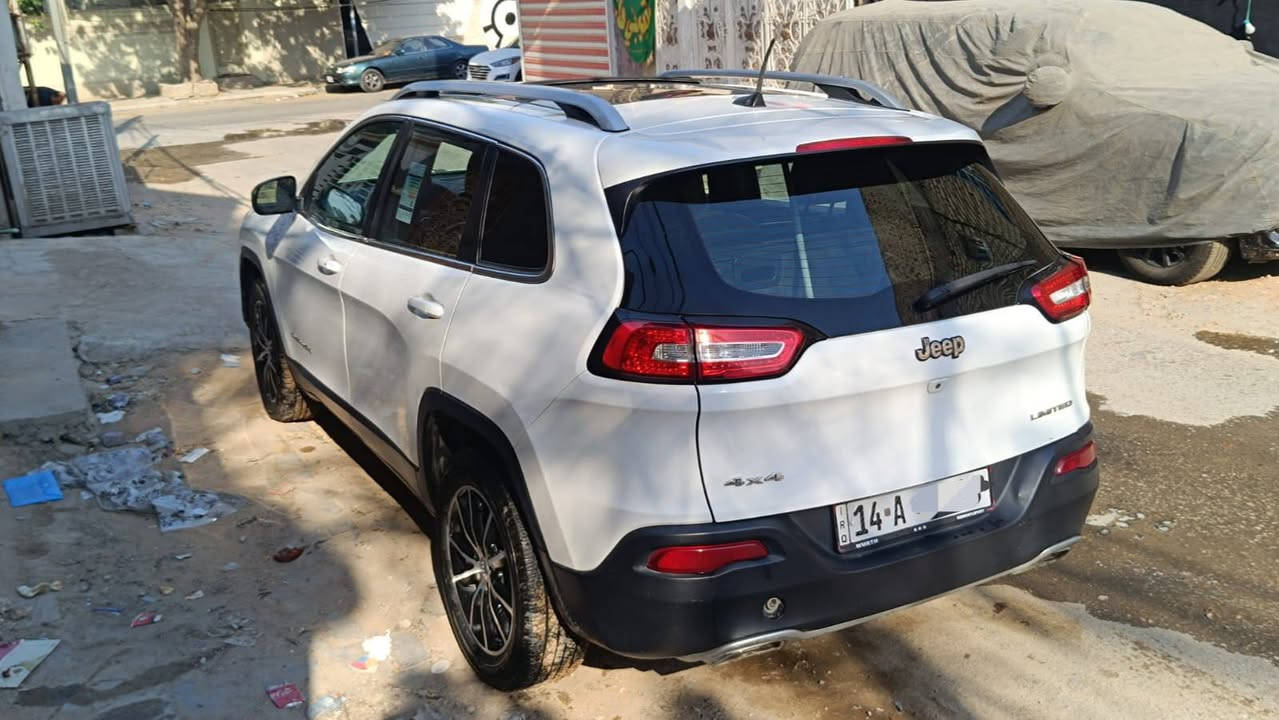 جيب مديل 2019 رقم بصره دولي فول مواصفات 1/1
 بنراما، بصمه .شاشه جبيره.كامره خلفيه ..
سياره مال جنيان ...محرك 6سلندر .تبريد شغال ثلج 
السعر 125ورقه بيع أو مراوس حسب القناعه
 استفسار أكثر اتصال على الرقم ***********
