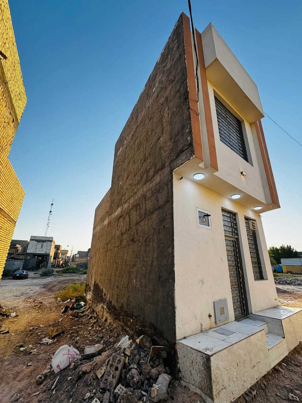 فرصة ذهبية وبسعر مناسب جداً في كربلاء المقدسة! 🏡✨
بيت بمساحة عملية واقتصادية، مناسب جداً للسكن الفوري أو الاستثمار.
📍 الموقع: كربلاء - حي الإمامين
📐 المساحة: 50 متر مربع
📜 النوع: طابو زراعي (سند 25)
💡 الخدمات: متوفرة بالكامل (ماء، مجاري، كهرباء)
💰 السعر المطلوب:56 مليون دينار عراقي
للاستفسار والحجز أو لمعاينة البيت على الطبيعة، يرجى مراسلة الصفحة أو الاتصال على الرقم:
[***********]
