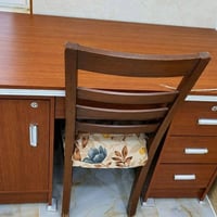 ميز مكتبي • كرسي مكتبي