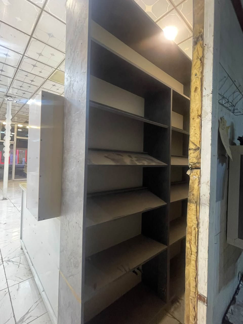 متاح ام دي اف ثقيل رفوف عرض محل 7 قطع القطعه 3م طول عرض175 مكان نجف للحجز واتساب***********

نص مكتوب في الصور:
- للبيع رفوف امدي درجة أولى مقاس كل رف: 4 متر طول × 3 متر عرض مصنوعة من مادة امدي (MDF) درجة أولى قوية ومتينة مناسبة لجميع أنواع المحلات تصميم عصري وأنيق صورة من داخل المحل فرصة مميزة لأصحاب المشاريع والمحلات التجارية تفاصيل التشطيب مثالية للعرض شكل جذاب متانة وطول عمر جودة عالية مكان التواجد النجف الأشرف *********** للاستفسار والحجز