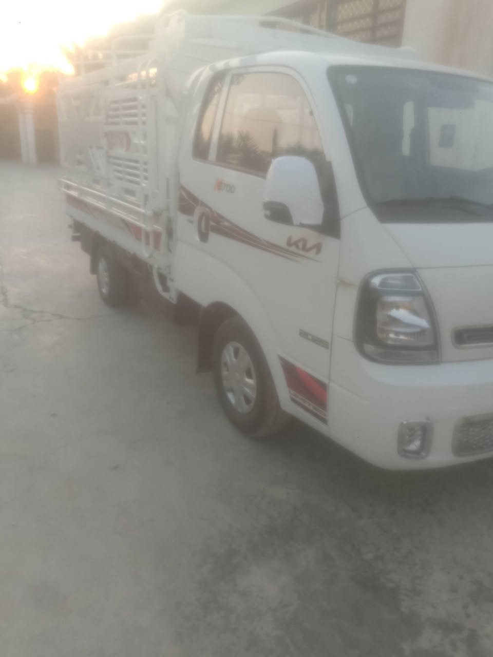كيه موديل 2025 كفاله عامه 
ماشيه 35الف فقط 
***********
