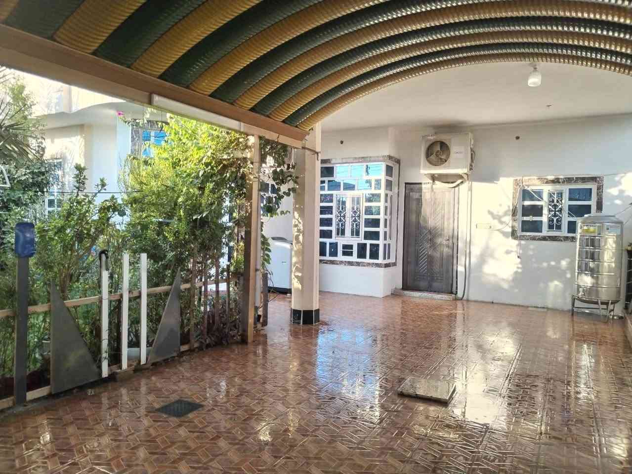 دار للبيع – موقع مميز جدًا في الرمادي 🏡
📍 الموقع: الرمادي – منطقة خمسة كيلو / دور الضباط
📌 قرب مجموعة مدارس هبة الرحمن
✨ المواصفات: 🔹 طابو صرف
🔹 المساحة 333 م²
🔹 دار ركن على شارعين
🔹 كراج سيارة
🔹 حديقة واسعة 🌿
🔹 مطبخ
🔹 صالة معيشة
🔹 هول واستقبال
🔹 كلدور
🔹 3 غرف نوم 🛏️
🔹 مجموعة صحيات داخلية وخارجية
🔹 ترك جانبي وخلفي لا يقل عن متر ونصف
⭐ دار مميز بموقع ممتاز ومساحة مناسبة للعائلة، مع واجهتين وارتدادات جانبية وخلفية.
📞 للاستفسار والتواصل مع صاحب العقار:
***********
