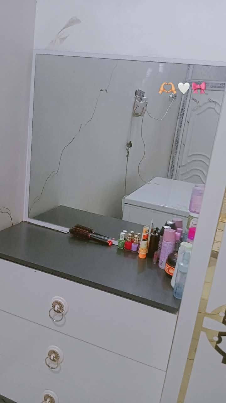 غرفه تركي نضيفه مامفتوحه 6بيبان دواخل لكنتور كلش نضيفه سعره 600وبيه مجال *********** بي واتساب
