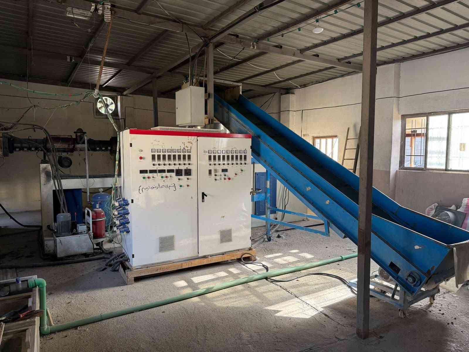 🔹 متوفر مكينة إعادة حبيبات عدسية – مرحلتين 🔹

♻️ طريقة العمل:
نايلون وأكياس نظيفة → يتم فرمها وتغذيتها إلى الماكينة → ثم تمر إلى البرينة لإنتاج الحبيبات العدسية.

⚙️ المواصفات:
• حجم المكينة: 160
• الإنتاجية: 400 كيلو بالساعة تقريباً
• نظام العمل: مرحلتين
• مناسبة لإنتاج الحبيبات العدسية

📞 للاستفسار والتواصل: ***********
