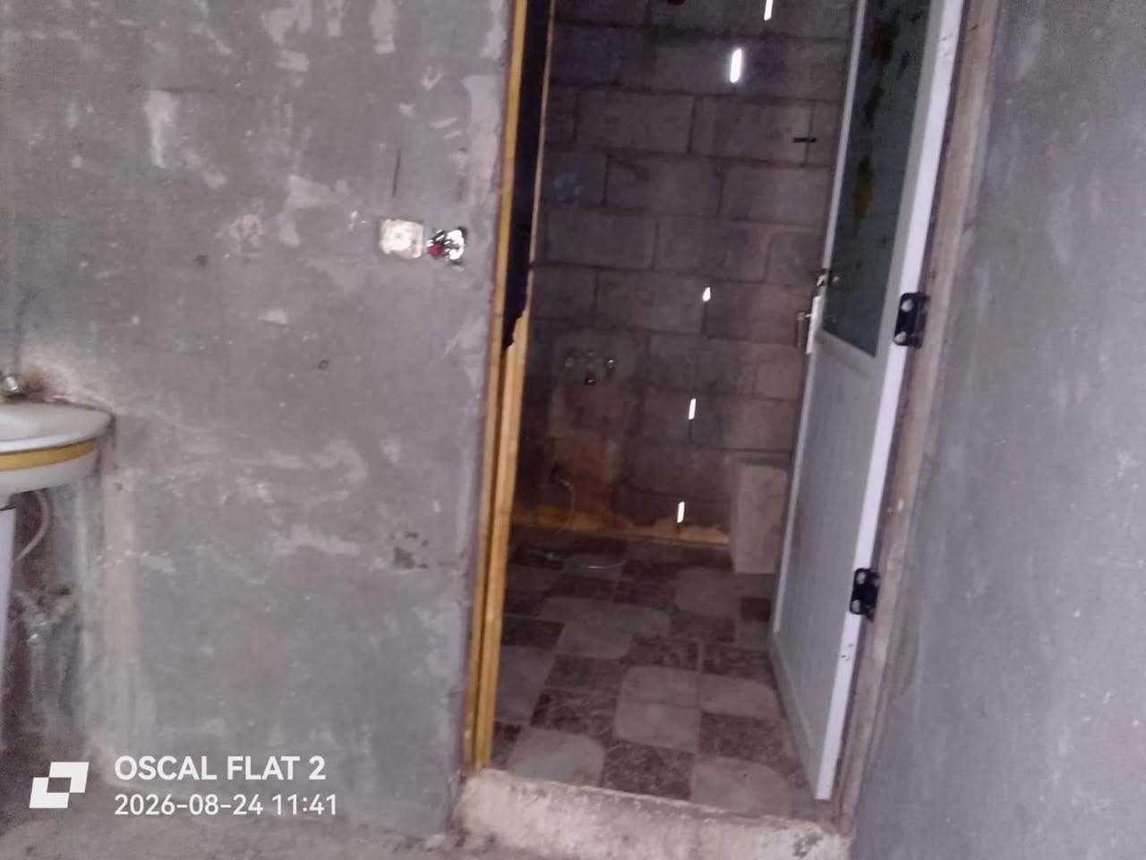 السلام عليكم اخوان بيت للبيع
مساحت البيت 315 واجهة 15 نزال 21 

سند البيت زراعي. قرار 117 

البيت يتكون من هول وصالة مطبخ 

غرفتين نوم حمام داخلي اومغاسل خارجي 

منور. داير البيت  كامل 

وطرمة وحديقة 

البيت ملبوخ من جوة  بس السكف ماله سندويج 

بس جديد   

الخدمات كامله كهرباء سحب 

ماء  كاملة 

موقع البيت خلف  محطة الوقود

 شارع سحر المهندسة

 

 السعر( 48) اوبيه مجال بسيط 

هذا رقمي ***********
