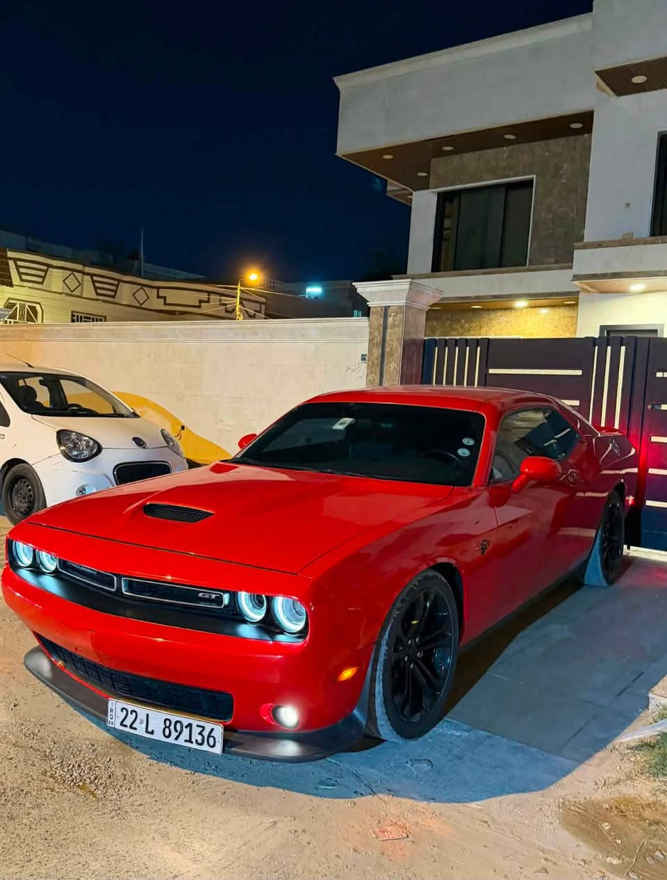 مكلف بل نشر..السلام عليكم الي يدور كفاله عامه ونظيف ..للبيع فقط بدون مراوس جالنجر GT فول مواصفات  عدى الفتحه  لون مميز احمر
 طماطي ❤️ موديل 2022  ماشيه 37 الف المواصفات:
 ١- دركه كهربائي
٢-شاشه وسط 
٣-مثبت سرعه
٤-تحديد مسار
٥-نضام سبورت
٦-كشنات جلد 
٧-بصمة ابواب
٨-حساس خلفي
٩-تشغيل عن بعد
١٠-كاميرا خلفيه
١١-كشنات خزن
١٢-شفتات ستيرن
وبعد بيها هواي مواصفات..السياره كلين تايتل مكفوله من الدعاميه للدعاميه من الشخط  الايرباكات سليمه   ..السعر 225 وبيها مجال بسيط  السياره بأسمي تحويل ثاني يوم للاتصال *********** شراي اتصل غير متواجد عل ماسنجر اتصل عل رقم مكاني اليرموك ..معجبتك السياره اعبرها بكلمه حلوه❤️ السياره احلى من الصور بهواي

