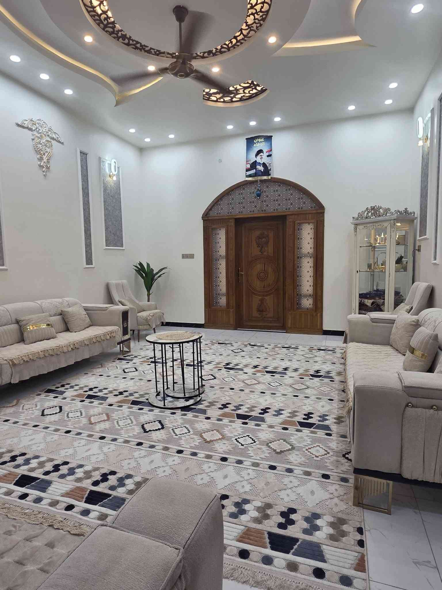 السلام عليكم وأسعد الله أوقاتكم 

يتوفر لدينا دار سكن للبيع  

مساحه 400 م 

بناء درجة اولى 
بناء طابوك 

#طابو ملك صرف زراعي عراقي وكاله ونسخه من الطابو  ولملاك موجود حي يرزق

مساحة البناء 280م
 
يحتوي البيت على 
غرف نوم عدد 2
ديوان 10 في 5
مطبخ بارد
مطبخ حار
صاله 
صحيات داخلي وخارجي
الطابق الثاني 
يحتوي على 
غرف نوم عدد 4 نضام سويد 
صاله 
كراج سياره 
وحديقه مرتبه 
 البيت بي مساحه ترك خلف البيت
 كلشي  منطقه هدوئ ومتوفر بيها جميع  
 الخدمات ماء كهرباء مدارس قريبه 
البيت فارق وجاهز للسكن 
البيت يقع على شارع 10م  اناره الشارع كله

#العنوان : بصره 
أم النعاج مقابيل حي بغداد 
قريب على شارع صناعيه حمدان 
مسافه 300 م عن شارع الصناعية 
( السعر 315 مع الاثاث وبي مجال    )
☎️((***********))☎️

🏠 مكتب عقارات الرحمة 🏠

تريد تبيع؟ تريد تشتري؟ إحنا بالخدمة 🌹

🔹 بيع وشراء قطع الأراضي
🔹 بيع وشراء الدور السكنية
🔹 المقاولات العامة
🔹 نساعدك تلقى العقار المناسب وبالسعر اللي يناسبك

📍 البصرة وأطرافها
📞 ***********
أخوكم محمد الشريفي 

مكتب عقارات الرحمة
🤝 شغلتنا نسهّلها عليك، وثقتك غالية علينا ❤️
