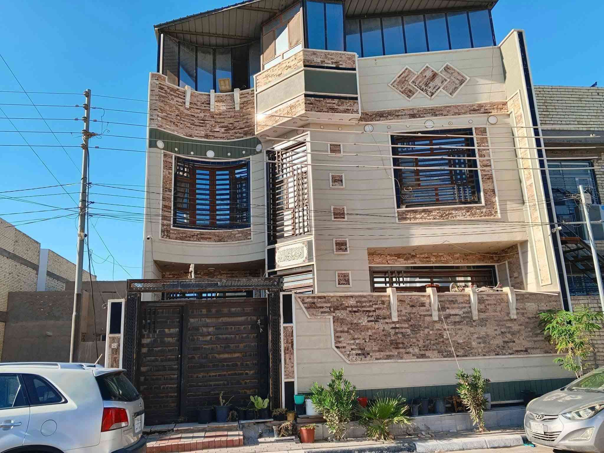 بيت طابو صرف بسمنه في حي الوفاء تقاطع الميلاد بيت حرف T كبالك فرع رابع بيت عن شارع العام مساحه 200 متر 3 طوابق يحتوي على 6غرف اودوانيه صاله حبيره 6حمامات اوتواليت بيت جاهز من كلشي طابق ثالث على طول بيت مخزنين مسكوف كامل عنوان حي الوفاء تقاطع الميلاد ***********
