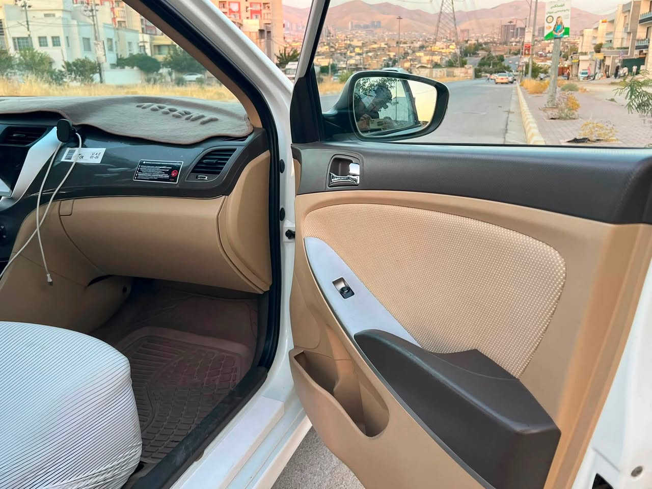 السلام عليكم سياره هونداي للبيع مكانها السليمانيه
موديل ٢٠١٤ كفاله عامه السياره 

بيها بارد قطعتين صغار 

تبريدها خير من الله وصاحبها عنده شغله ومتوازي على بيعتها 

سعرهااا  دفتر ١٠٠$ ورقه  وبيها مجال بسيط حق الجيه

للتواصل ***********  او على الخاص
ادمن وافق
