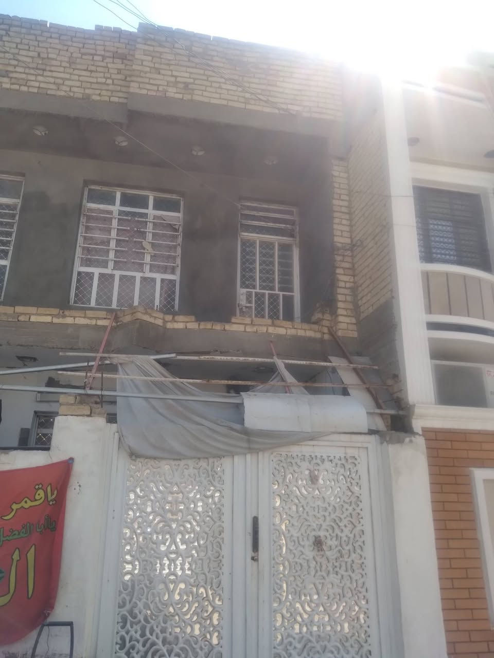 بسبب الوعود الكاذبة بيع مستعجل 
١١٤مار واجهة ٦وربع ونزال ٢٠ بكيونة طابقين بي نواقص طابق ثاني اشتايكر وكهربايات مزفت وكامل طابق الارضي كامل
سعر بلاش ٩٨مليون من لاخير بدون عملة ومابيع قصد 
ماارد عل فيس السعر ٩٨
*********** عنوان بيت بنية فرع ٦ عل يمين
