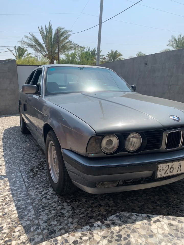 بي ام دبليو 530 موديل 94 محرك 8سلندر
حجم المحرك 3000 
تخم تاير جديد
كير ومحرك بحالة جيدة
اكسل 23 خفيف رون ناصي 
رقمها صلاح الدين باسمي
داخل جلد اسود نظيف فتحت سقف
السعر 53 وبيها مجال 
***********
