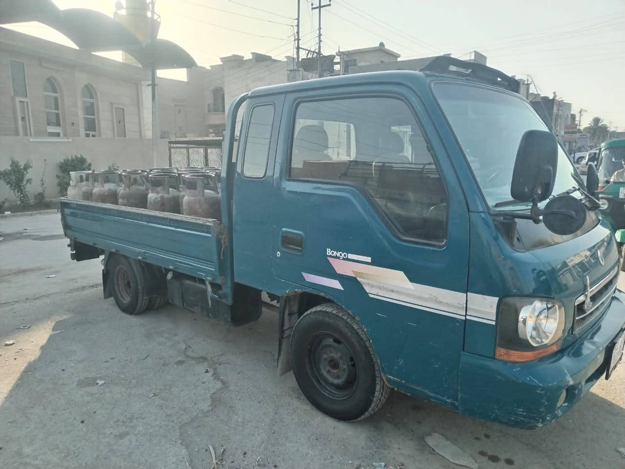 السلام عليكم
كيا ام عيون موديل 2002 
سياره جاهزه
 السعر 70 
الاتصال على هذا الرقم 
 7760840070

