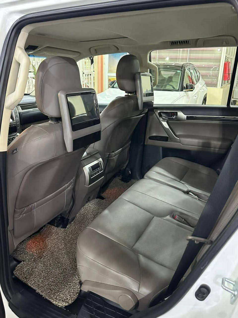 السلام عليكم  لكزز GX 4600 خليجي 
محرك 8 سلندر 
موديل 2020 
مكفولة كفالة عامة 
ماشية 73 اصل حقيقي 
بصمات 2 
رقم اربيل بسمي تحويل + وكالة 
مواصفات 
جكات جوبلس
كيجات كتروني 
شاشات عدد 3
كشن ذاكرة 
ستيرن كهرباء 
لايت 4 عدسات زنون 
فتحة بل سقف 
سيارة فول مواصفات 
***********
   ***********. بي واتس اب
