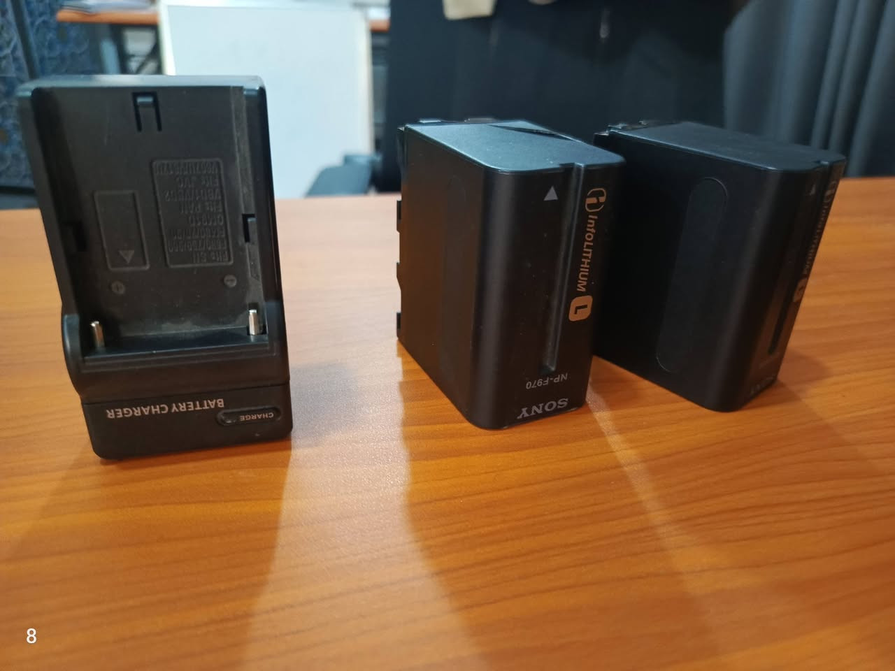 اضاءة godox اصلية للبيع
Godox led p260c 
Bi-color
كلفن متغير ابيض وشمسي
وياها ريمون تحكم عن بعد
نظيفة مابيها اي خلل استخدامها قليل
وياها بطارايات تشتغل دون كيبل كهرباء

بطاريات اصليات سوني
Sony NP-F960 ثنين
وي شاحنتهن v615
مكاني كربلاء
تواصل واتساب فقط
‏‪***********‬‏
سعر الاضاءة 75
سعر البطاريات 70 ثنين وي الشاحنة
