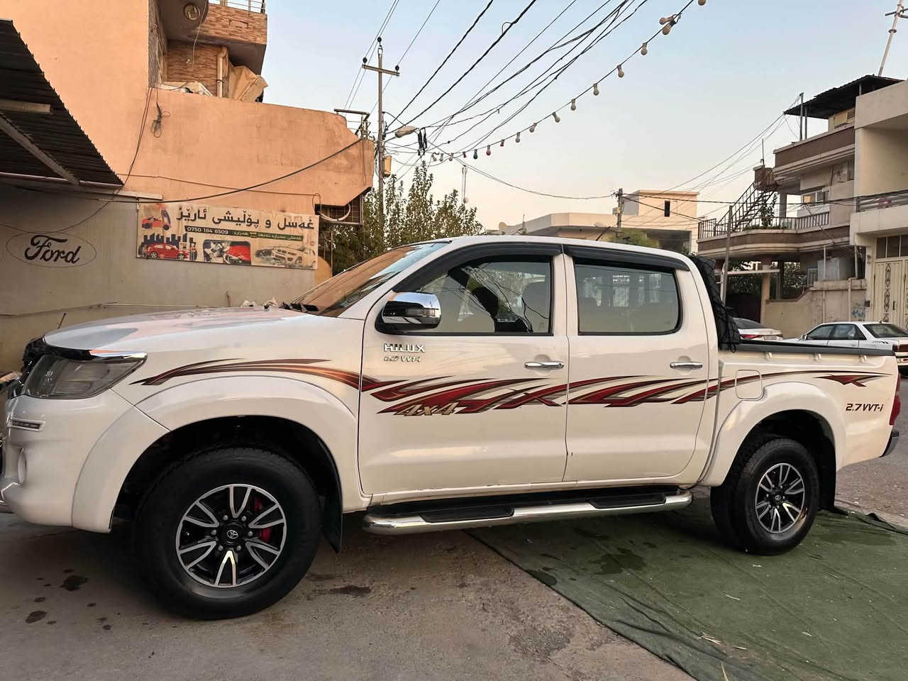 Tooyota hilux 
مۆدێل 2014پارچەرەش یەک پەڵەی بۆیاغە لە بۆدی دیاریم کردووە سەنەوی نوێیە بەناوی خۆمانە شوین رانیە 
***********
