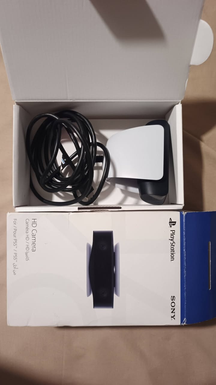 كاميرا ps5 نسخه الشرق الاوسط مفتوحه على كد الفحص غير مستخدمه دقه 1080 دبل عدسه بيها عزل وتخصيص صوره داخل اللعبه ولاقطه صوت سعرها ٦٠ الف نهائي مع التوصيل *********** مكاني كرخ
