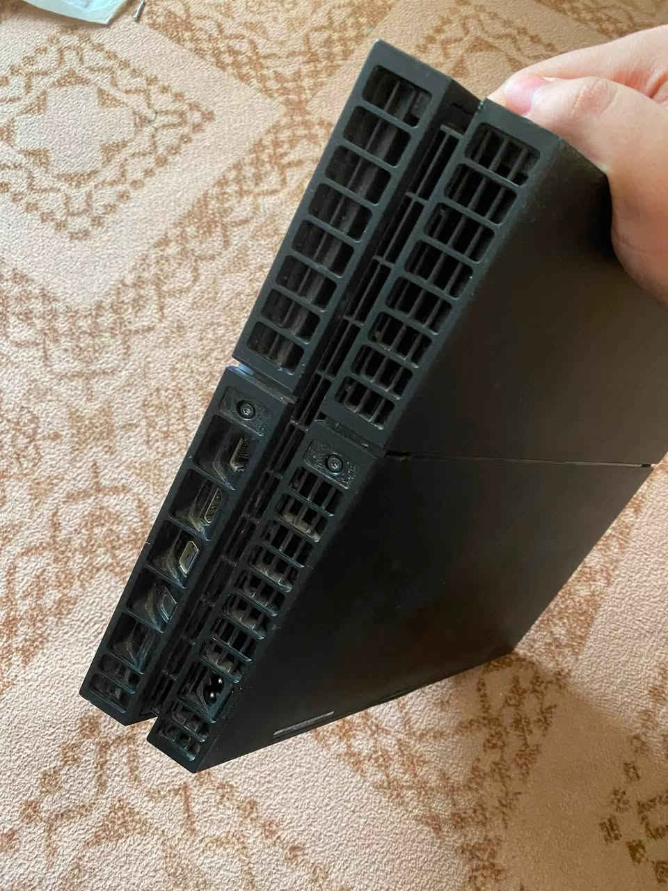 السلام عليكم 
بلي 4 مهكر مفتوح مبدل فقط معجون معالج لا غير
يدات ثنين تجاري اصلي
وأربع العاب ( فيفا 26 ، Uncharted 4 , Battlefield V , Call of Duty II)
جهاز نظيف 
قيم وانطي سعر بس بدون ما تكسر بي
ناصرية مركز حي اريدو
***********
