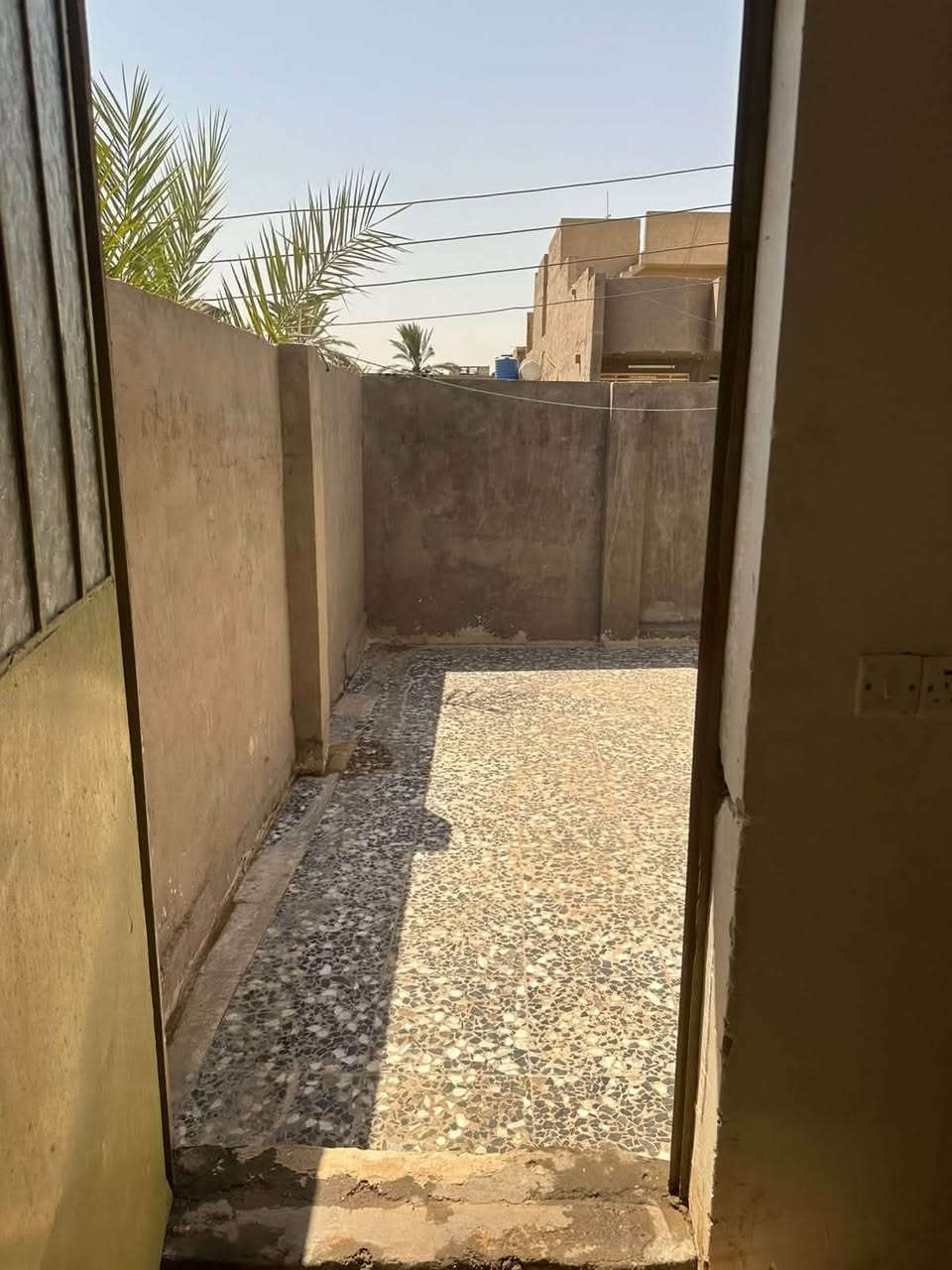 للايجار 100م طابق ونص غرفتين وصاله ومطبخ 
350📍العبيدي حي الرئاسه شارع برتقاله البيت نضيف مطلوب عائله زغيره ***********
