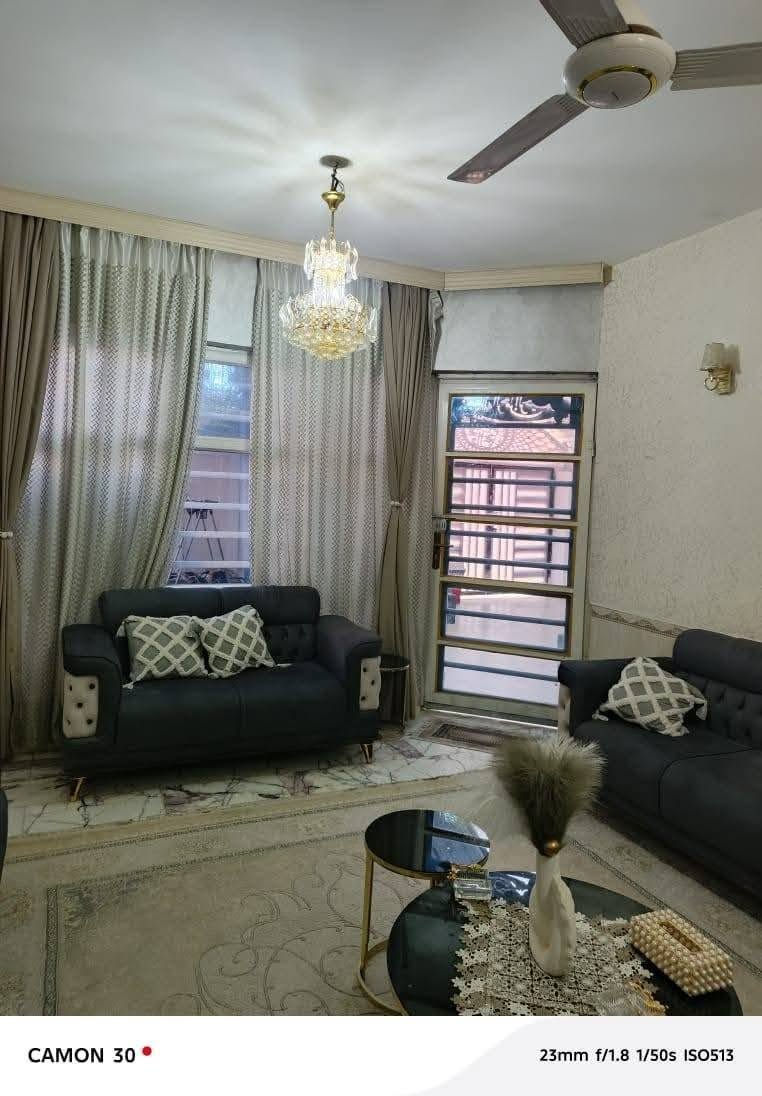 اعلان دار للبيع /​📍

​🏠 دار للبيع | بناء حديث وموقع مميز
​📌 المواصفات العامة:
​المساحة: 210 متر مربع.
​نوع الملكية: طابو صرف (ملك صرف).
​نوع البناء: حديث - طابقين كونكريت مسلح.
​الموقع: حي الفرات - قرب كلية الطب.
​🔹 تفاصيل العقار:
​🔻 الطابق الأول:
​كراج سيارة واسع 🚗
​استقبال كبيرة 🛋️
​صالة + مطبخ (حار / بارد) 🍳
​غرف نوم (عدد 2) 🖏
​مجموعات صحية (داخلية وخارجية) 🚿
​🔻 الطابق الثاني:
​صالة واسعة 🛋️
​غرف نوم (عدد 4 مع سويت صحيات ) 🖏
​🏢 المراجعة والاستفسار:
​🚩 مكتب قصر الباشا للعقارات
(مكتب أحمد الشمري للاستثمار والتطوير العقاري)
​📍 عنوان المكتب: شارع أسواق طيبة - مجاور أسواق دجلة.
​📲 للتواصل والاتصال:
​***********
​***********
💻 أو عبر مراسلة الصفحة مباشرة.

