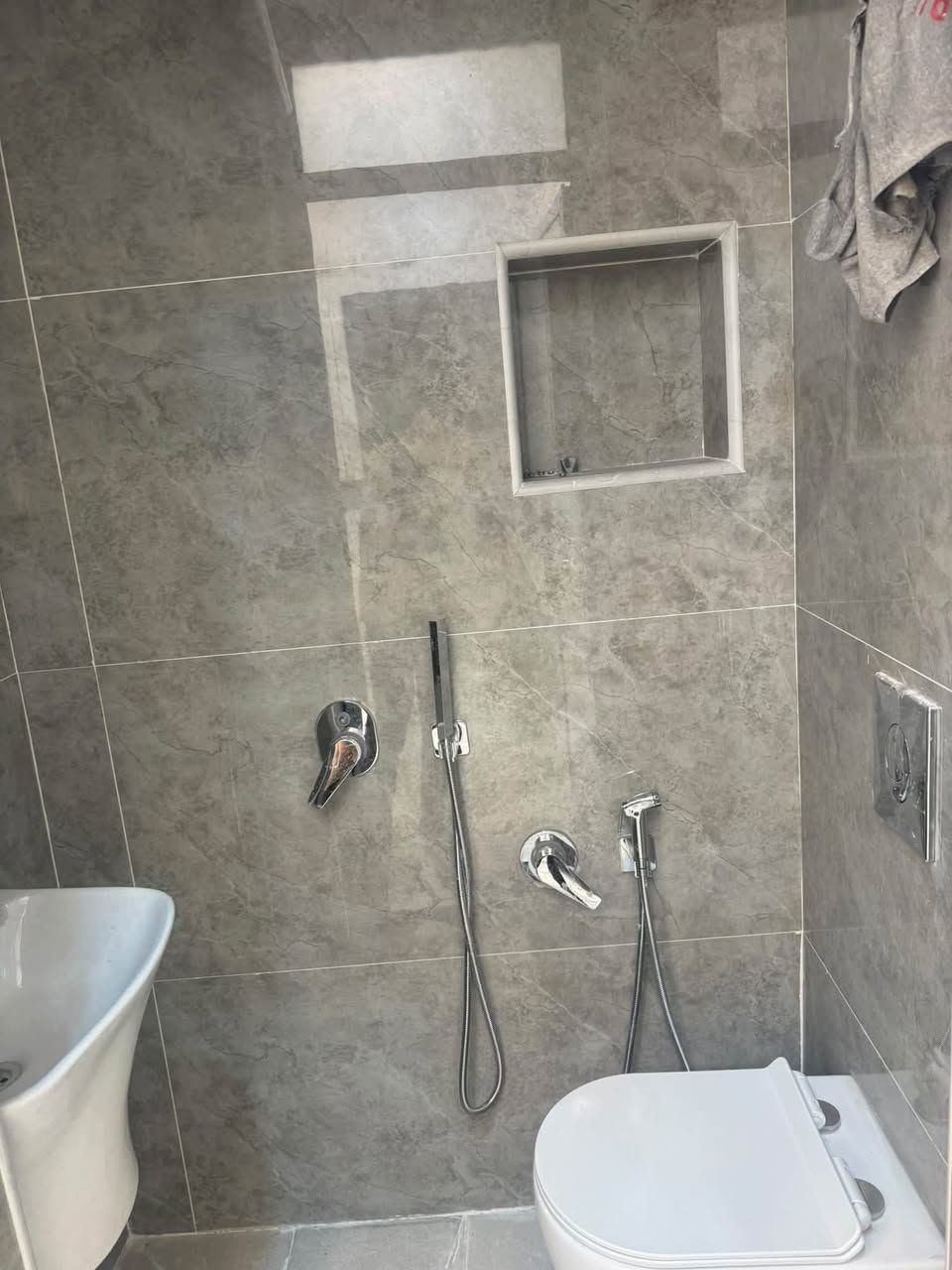 🏠 للإيجار في السيدية
بيت مساحة 50 متر – زيرو ✨

📍 مربع شاكر عبود

يتكون من:

🔹 3 غرف نوم

🔹 سويتات

🔹 تشطيب جديد وجاهز للسكن

📞 للاستفسار: ***********

ارام للاستثمار والتطوير العقاري
